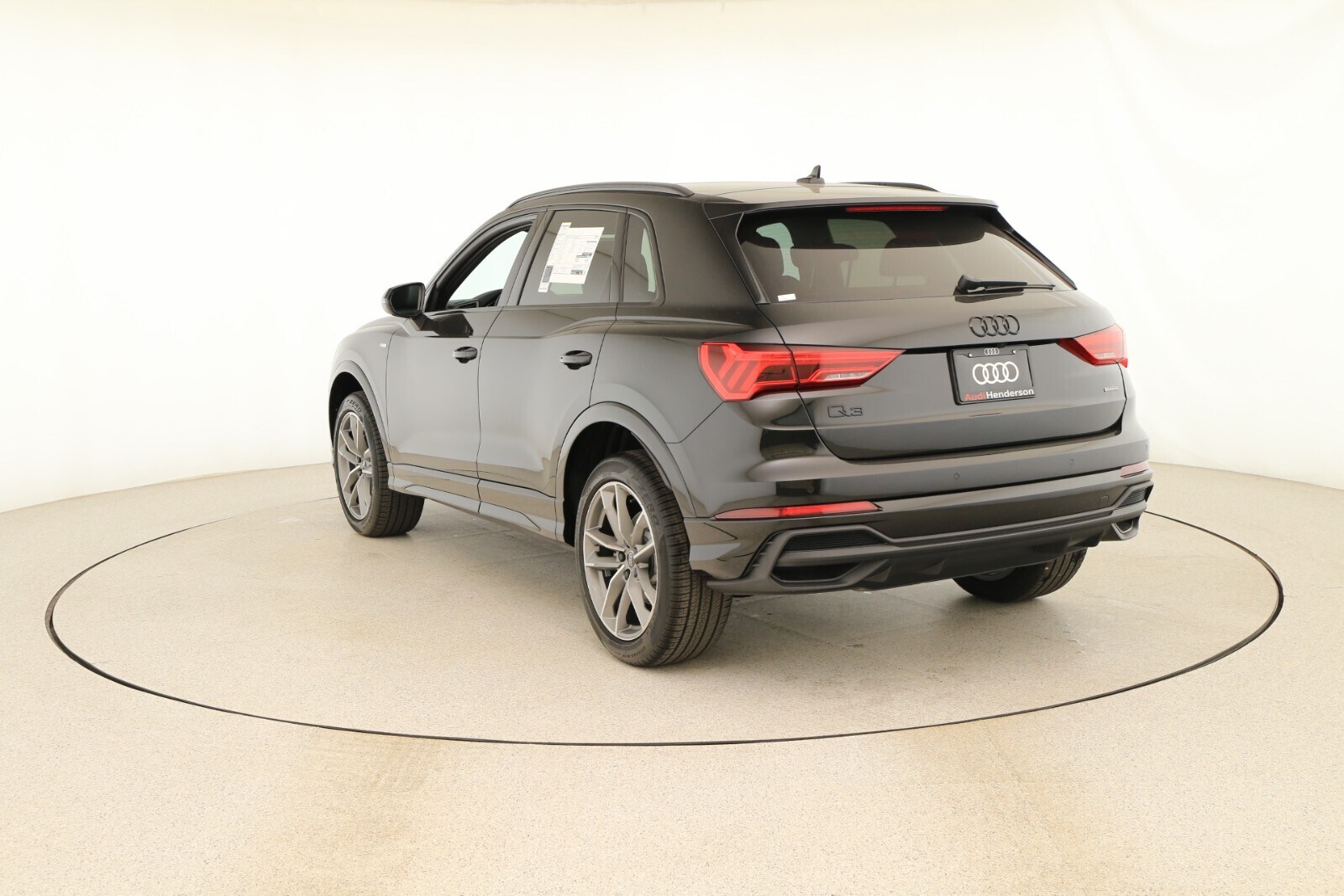 2025 Audi Q3 S line Premium photo 4