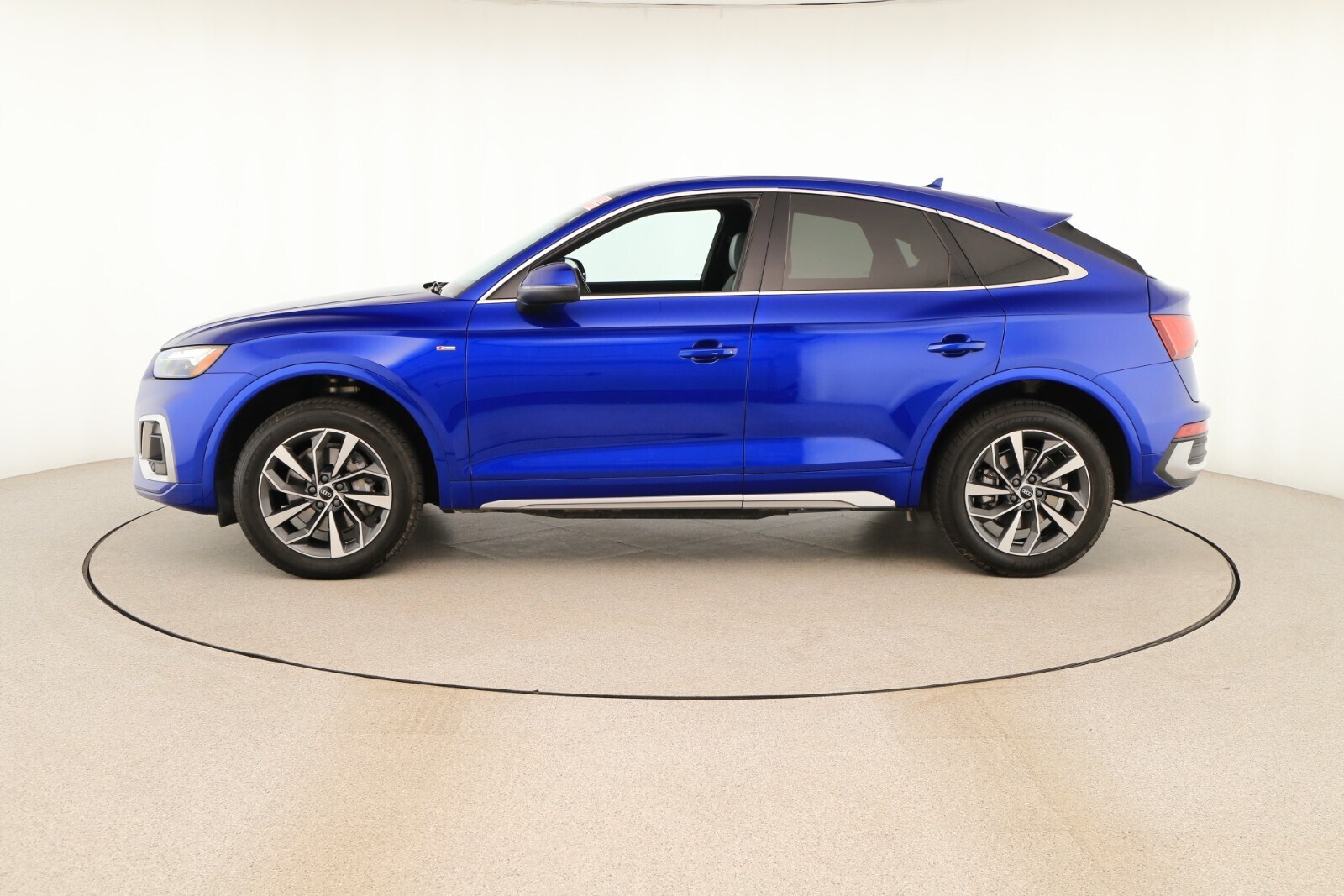 2021 Audi Q5 Sportback 45 Premium photo 2