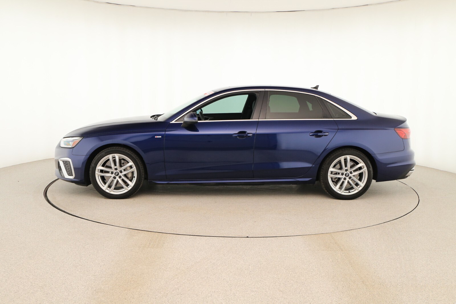 2022 Audi A4 45 S line Premium Plus photo 2