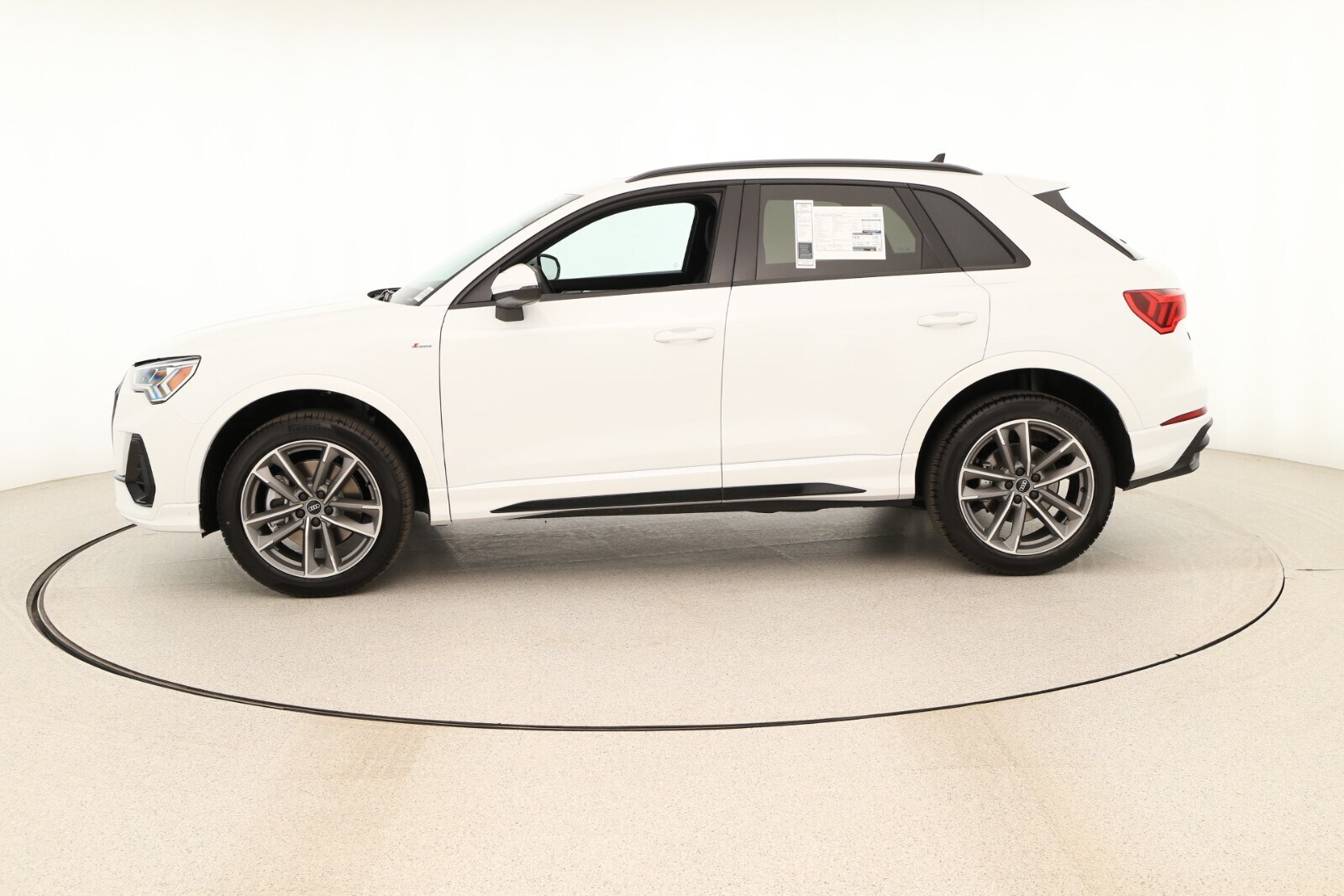 2025 Audi Q3 S line Premium photo 2