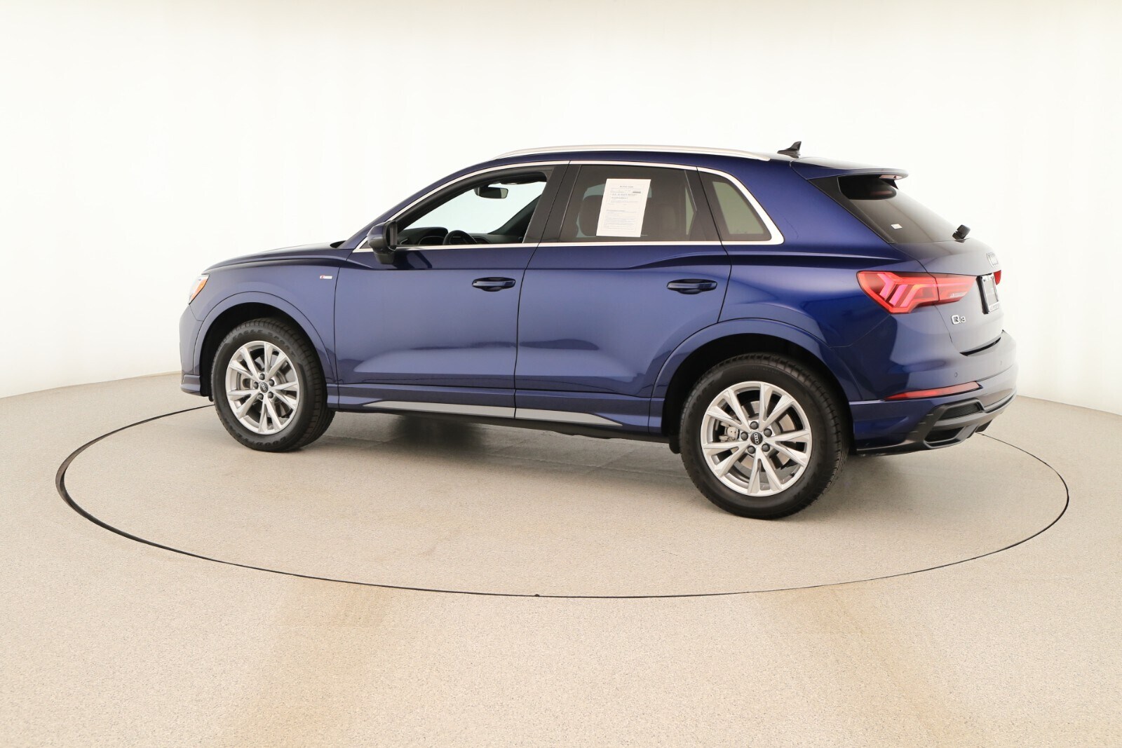 2022 Audi Q3 S line Premium photo 3