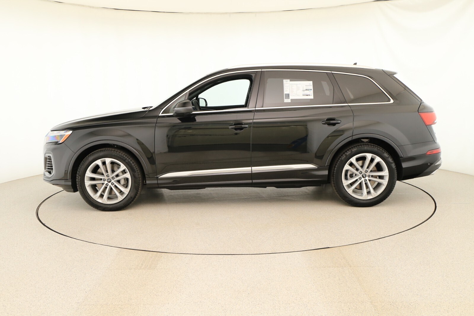 2025 Audi Q7 Prestige photo 2