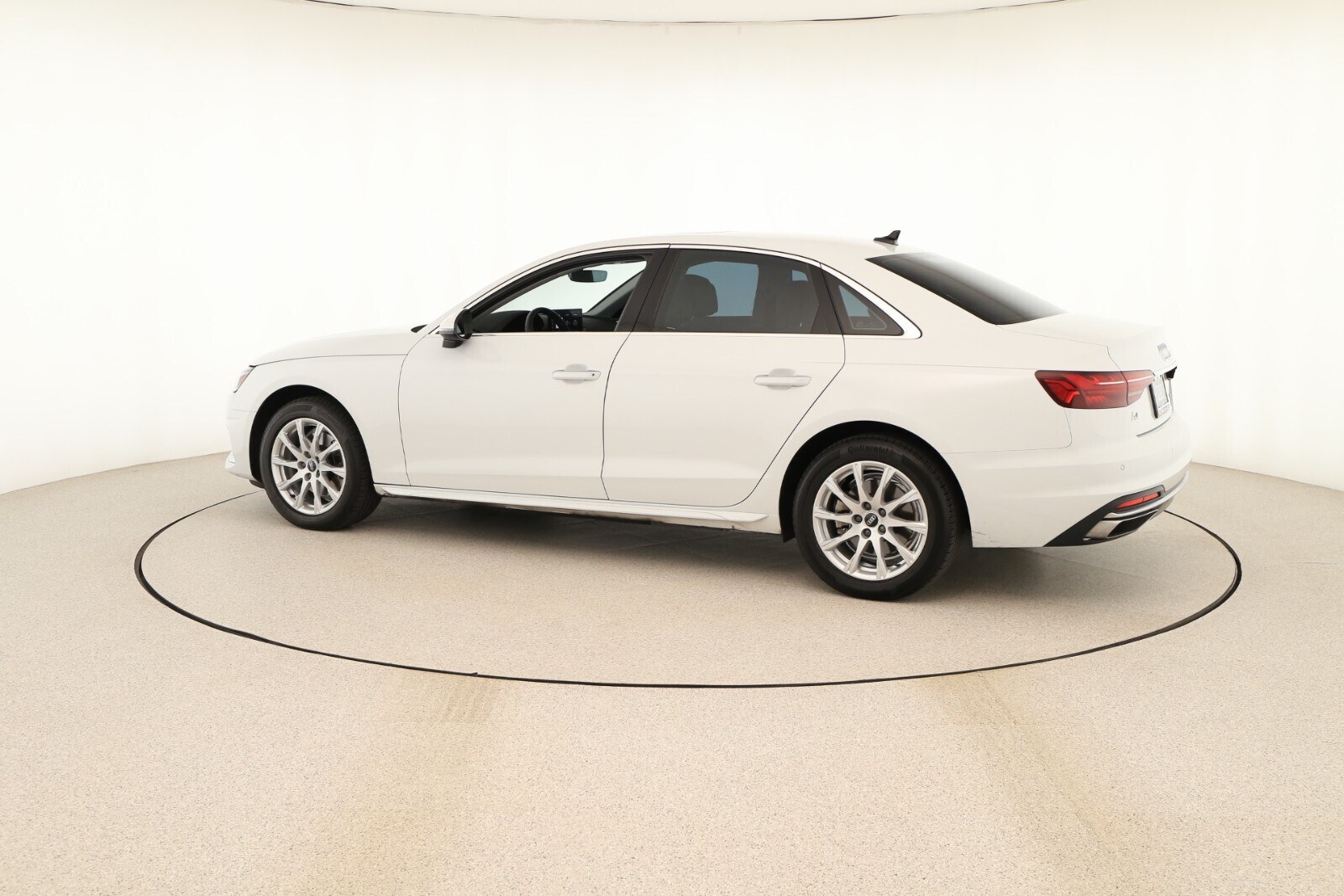 2022 Audi A4 40 Premium photo 3