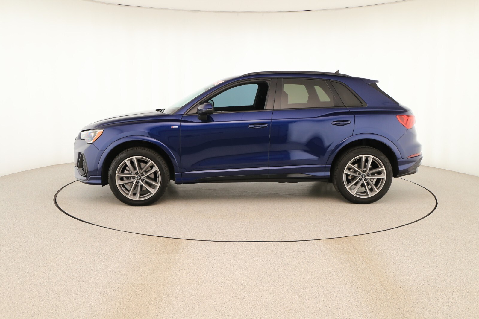 2022 Audi Q3 S line Premium photo 2