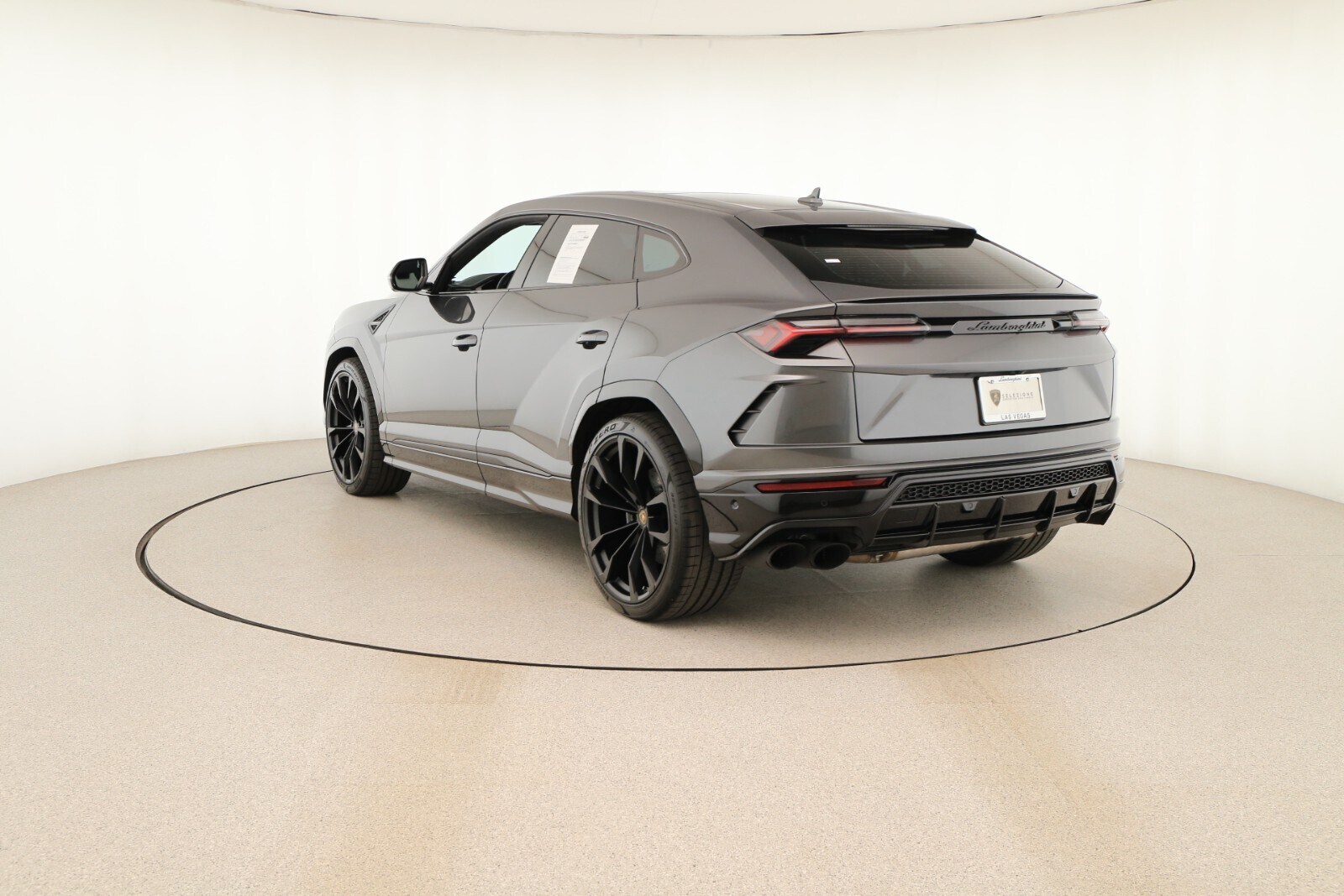 2020 Lamborghini Urus Base photo 4