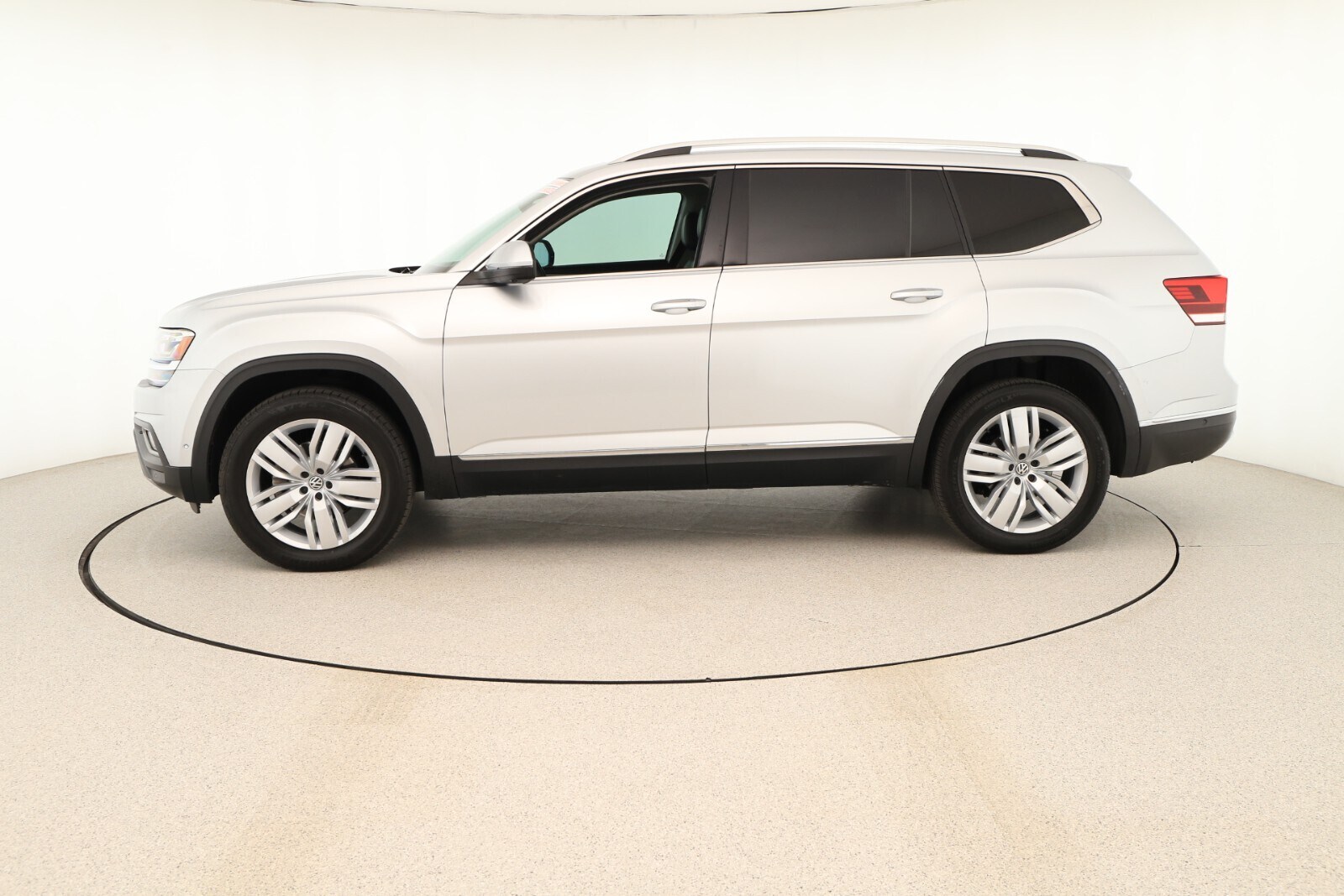 Used 2019 Volkswagen Atlas SEL Premium with VIN 1V2NR2CA2KC508336 for sale in Henderson, NV