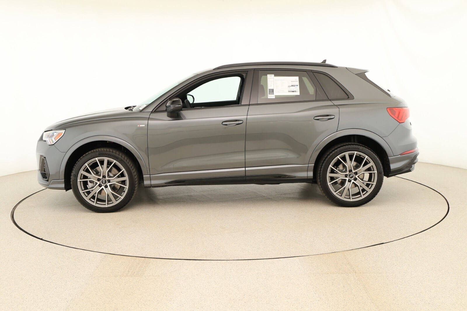 2025 Audi Q3 Premium Plus photo 2