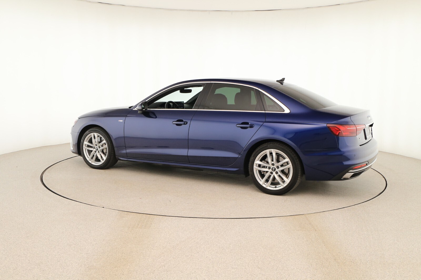 2022 Audi A4 45 S line Premium Plus photo 3