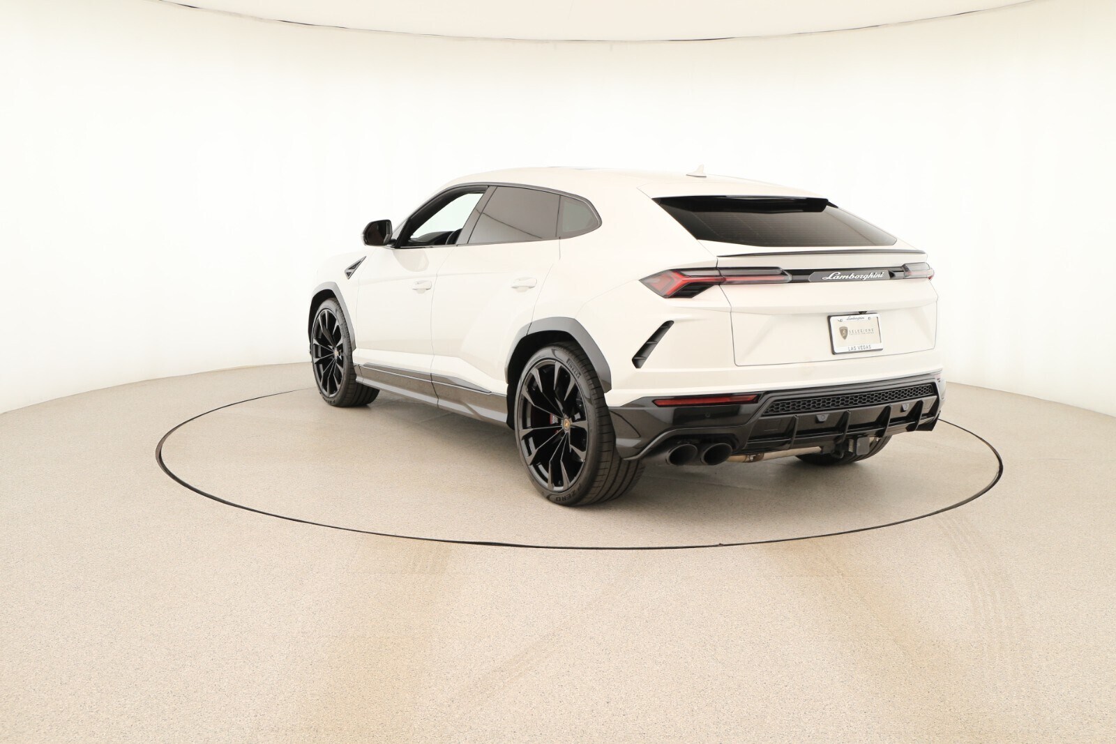 2022 Lamborghini Urus Base photo 4