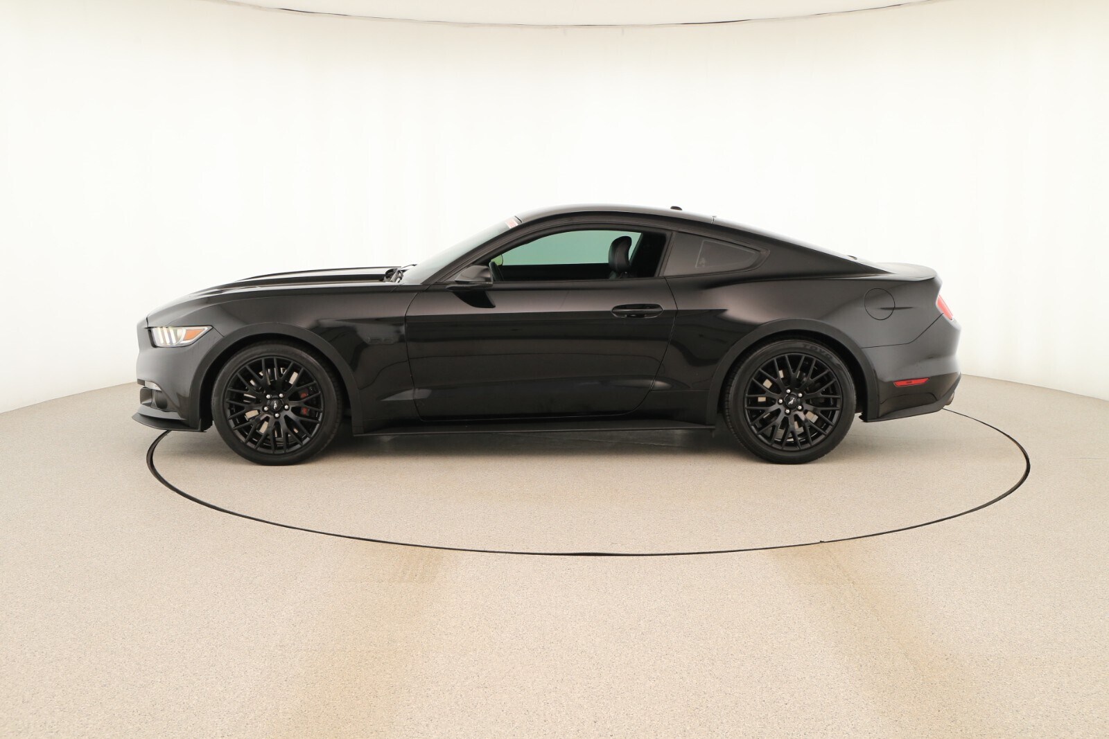 2016 Ford Mustang GT Premium photo 2