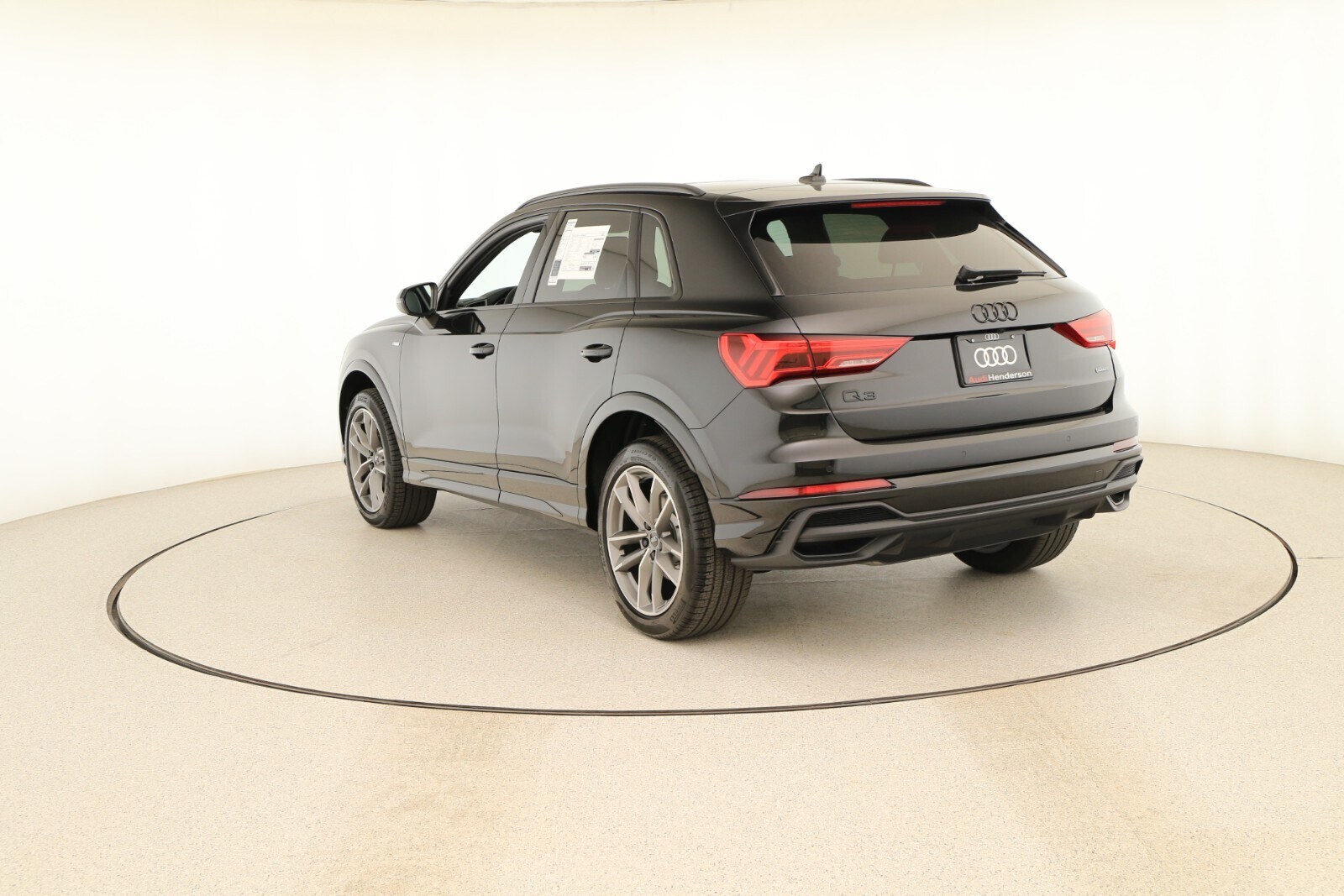 2025 Audi Q3 S line Premium photo 4