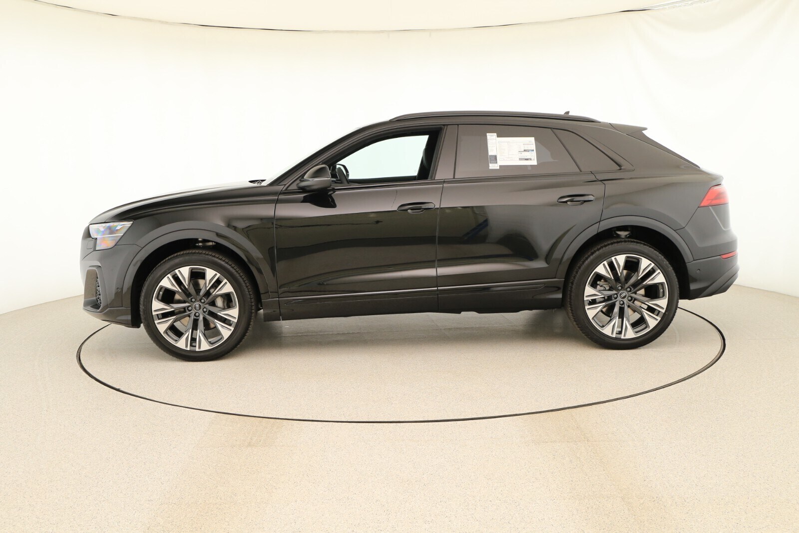 2025 Audi Q8 Premium Plus photo 2
