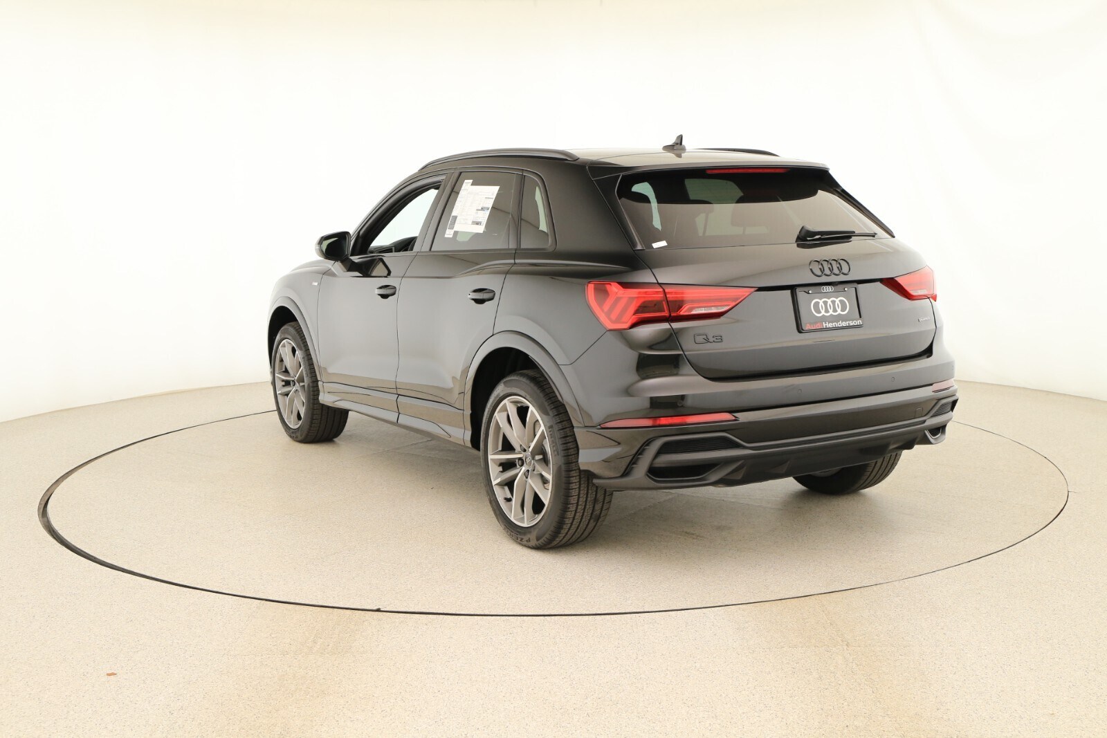 2025 Audi Q3 S line Premium photo 4