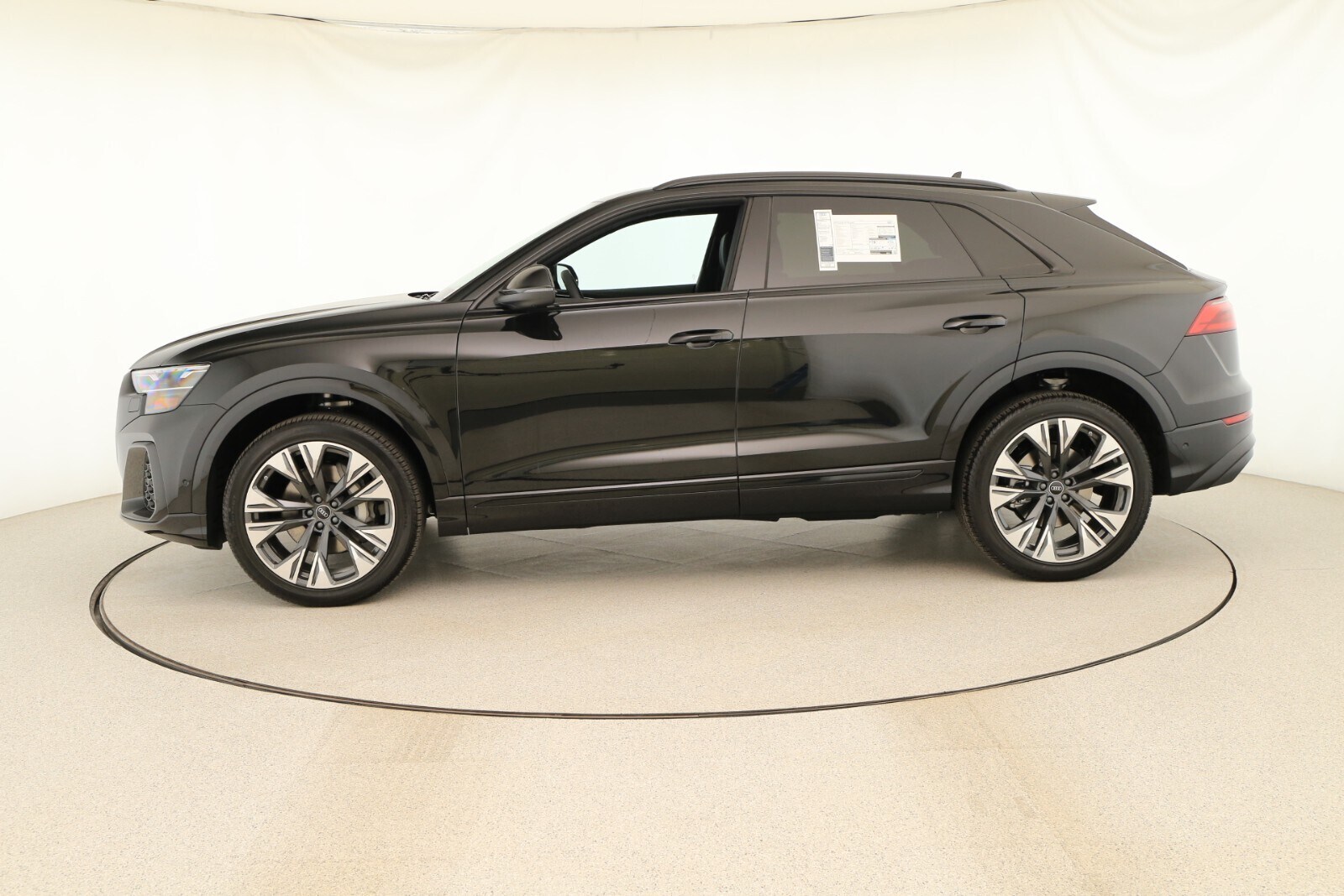 2025 Audi Q8 Premium Plus photo 2