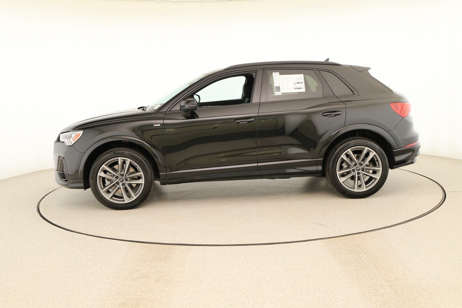 2025 Audi Q3 S line Premium photo 2