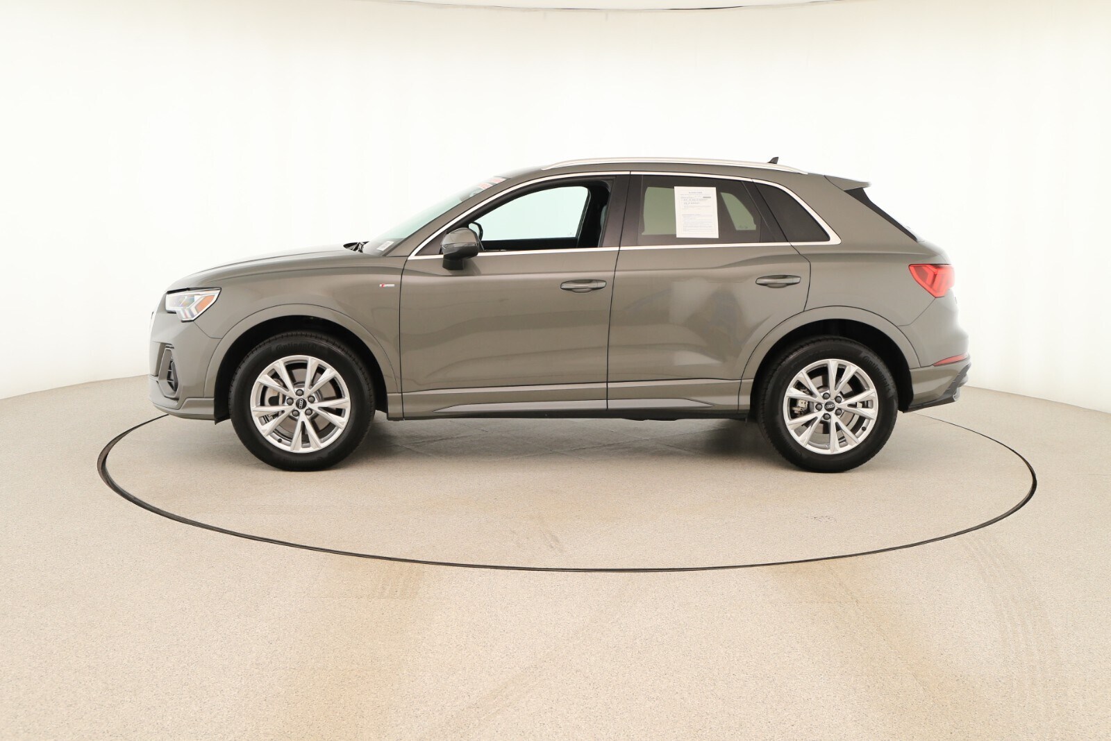 2022 Audi Q3 S line Premium Plus photo 2