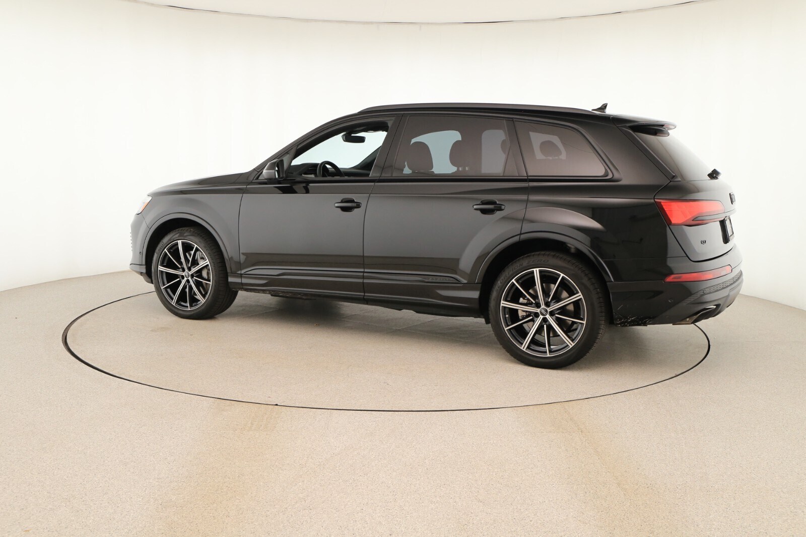 2025 Audi Q7 45 Premium Plus photo 3