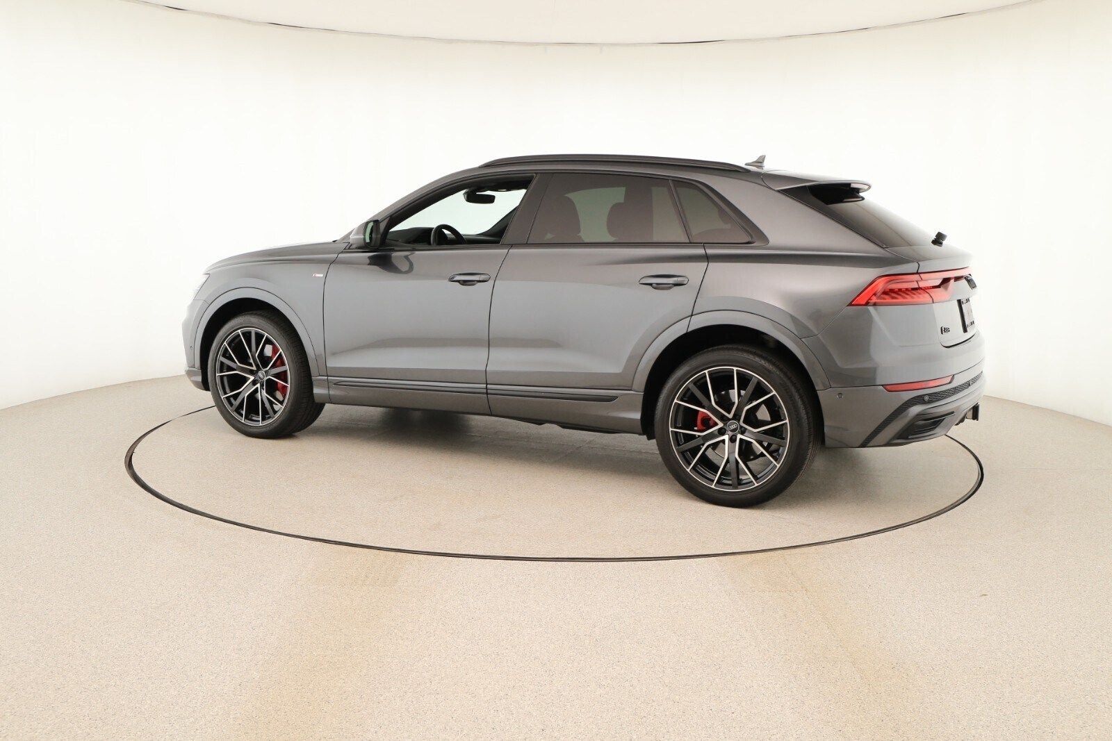 2021 Audi Q8 55 Premium Plus photo 3