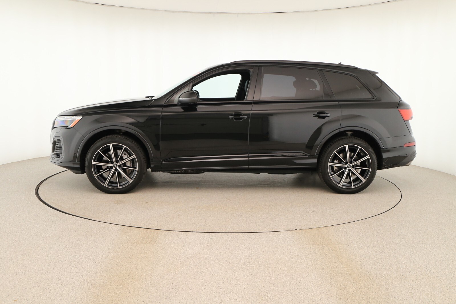 2025 Audi Q7 45 Premium Plus photo 2