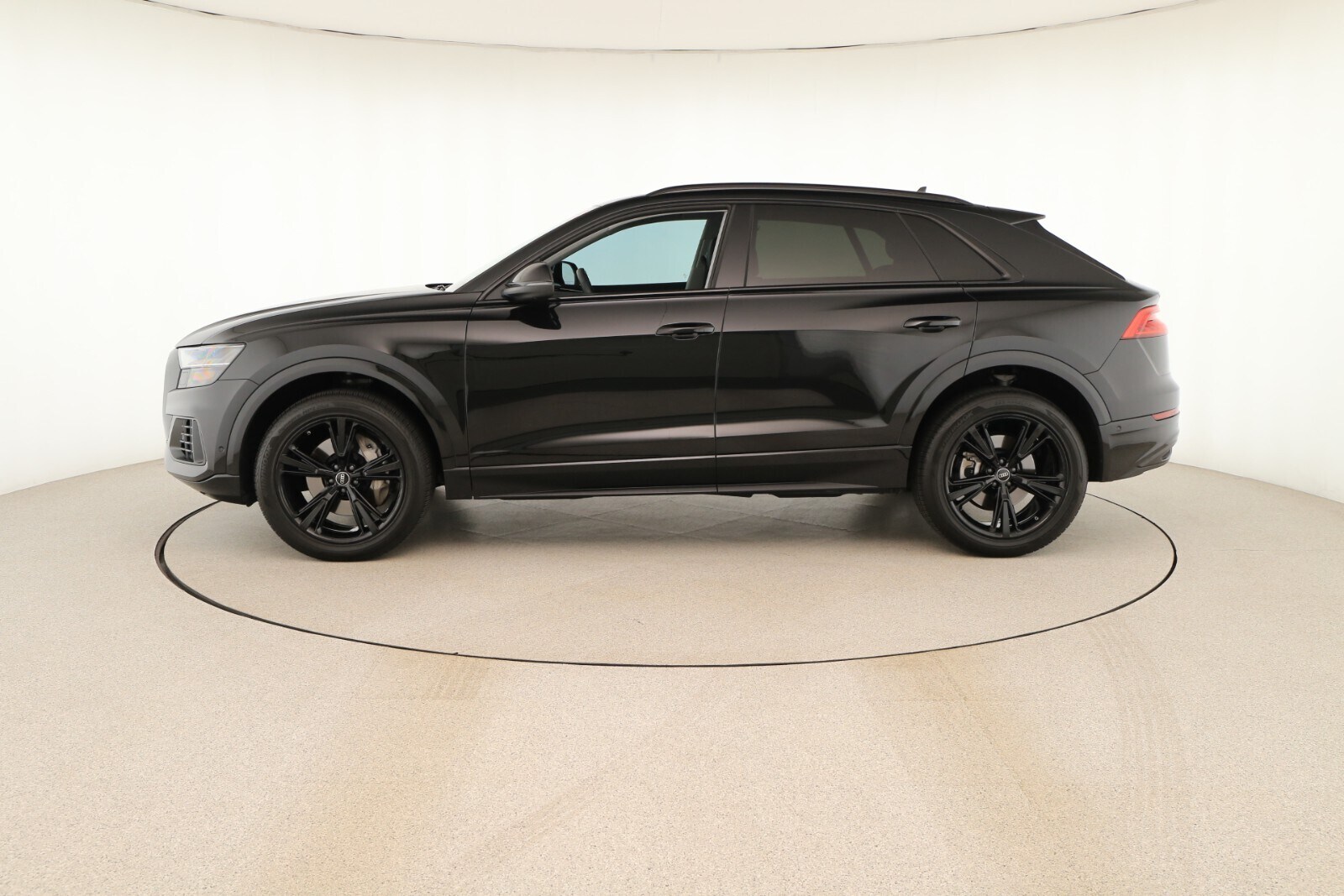2023 Audi Q8 55 Premium photo 2
