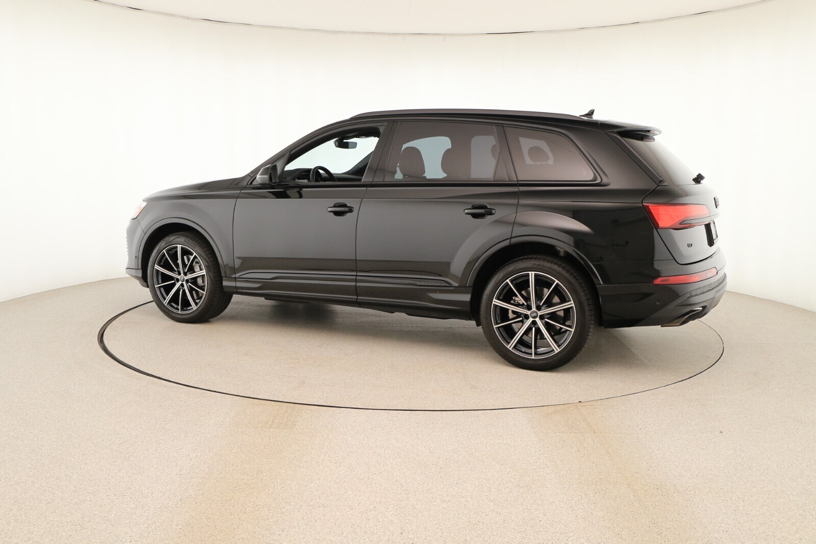 2025 Audi Q7 45 Premium Plus photo 3