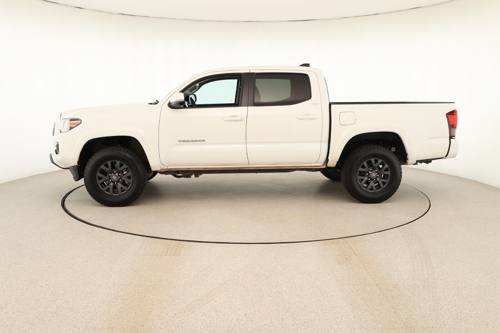 2023 Toyota Tacoma SR5 photo 2