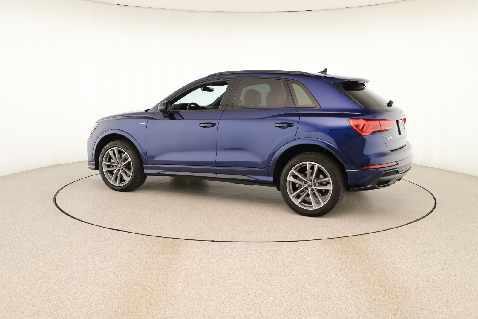 2022 Audi Q3 S line Premium photo 3