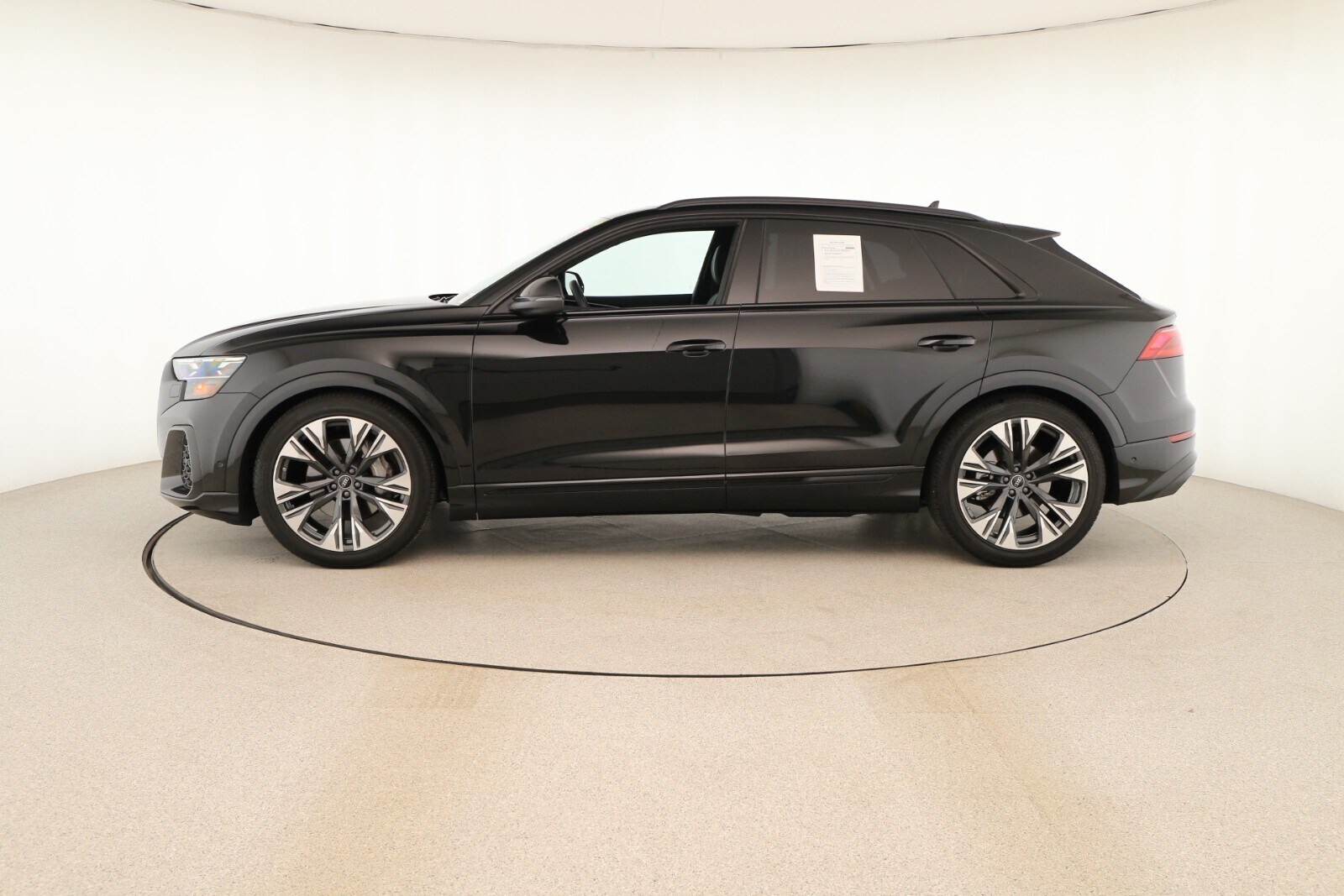 2025 Audi Q8 55 Prestige photo 2