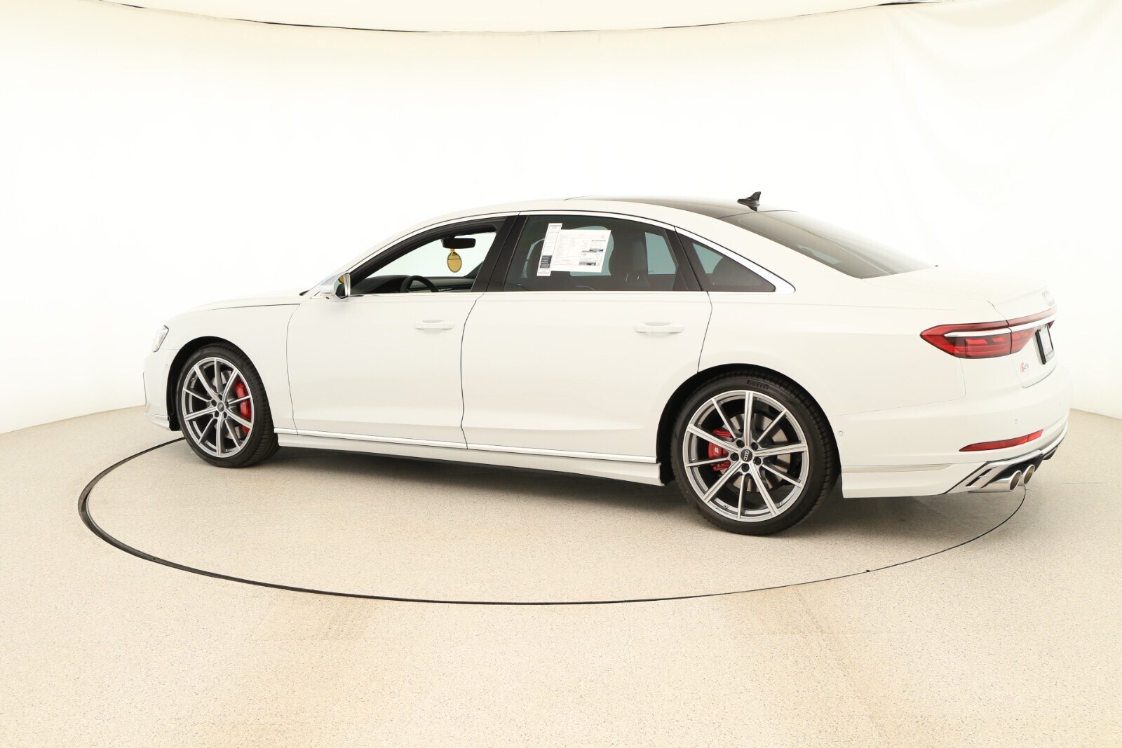 2025 Audi S8 photo 3