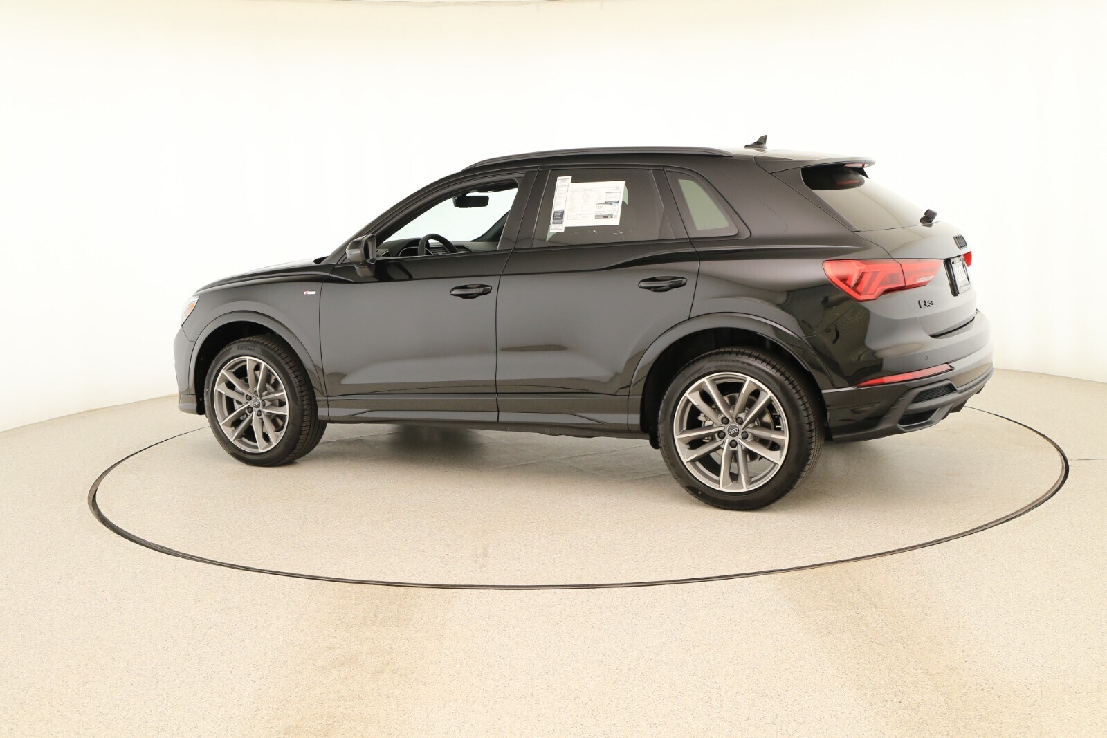 2025 Audi Q3 S line Premium photo 3