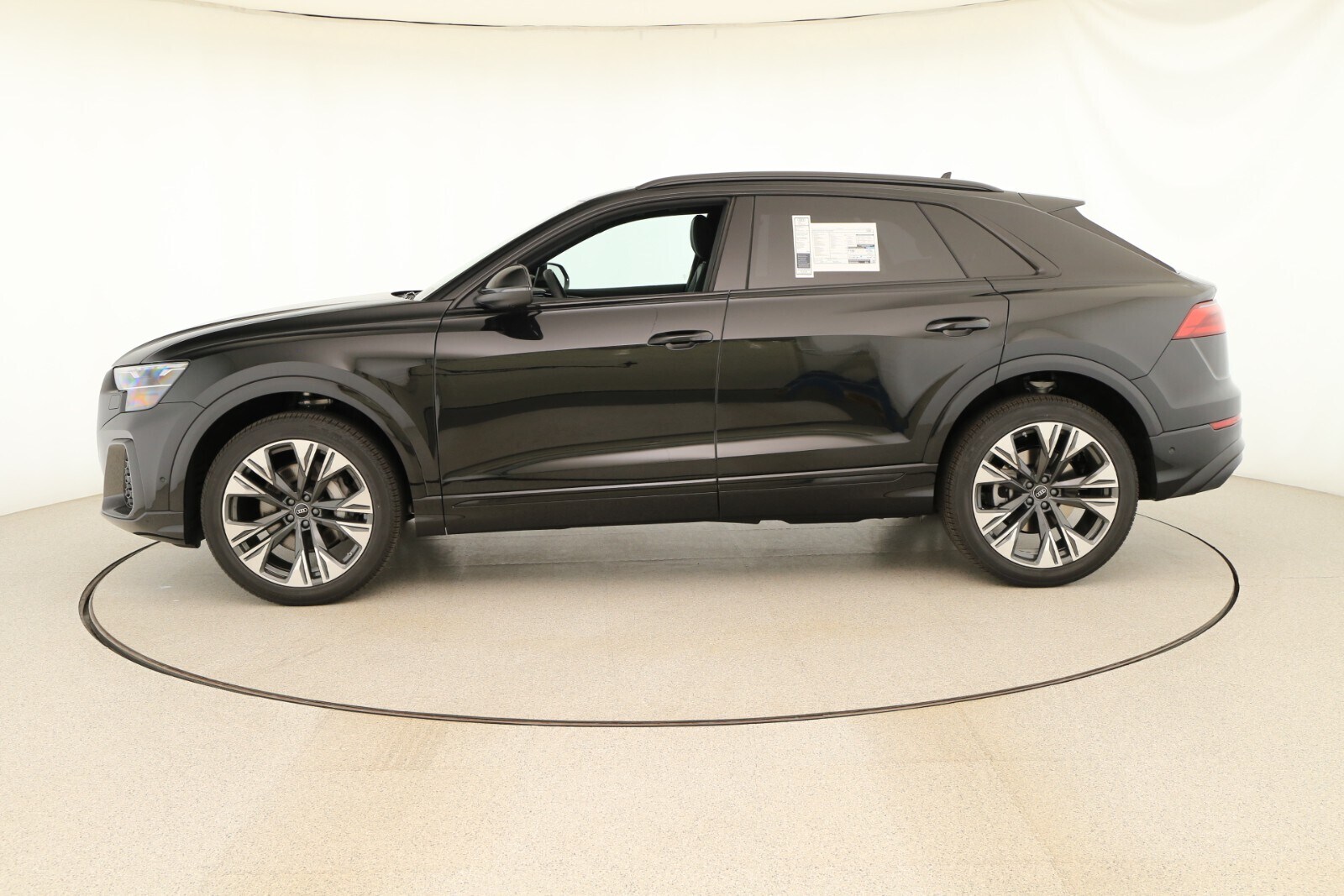 2025 Audi Q8 Premium Plus photo 2