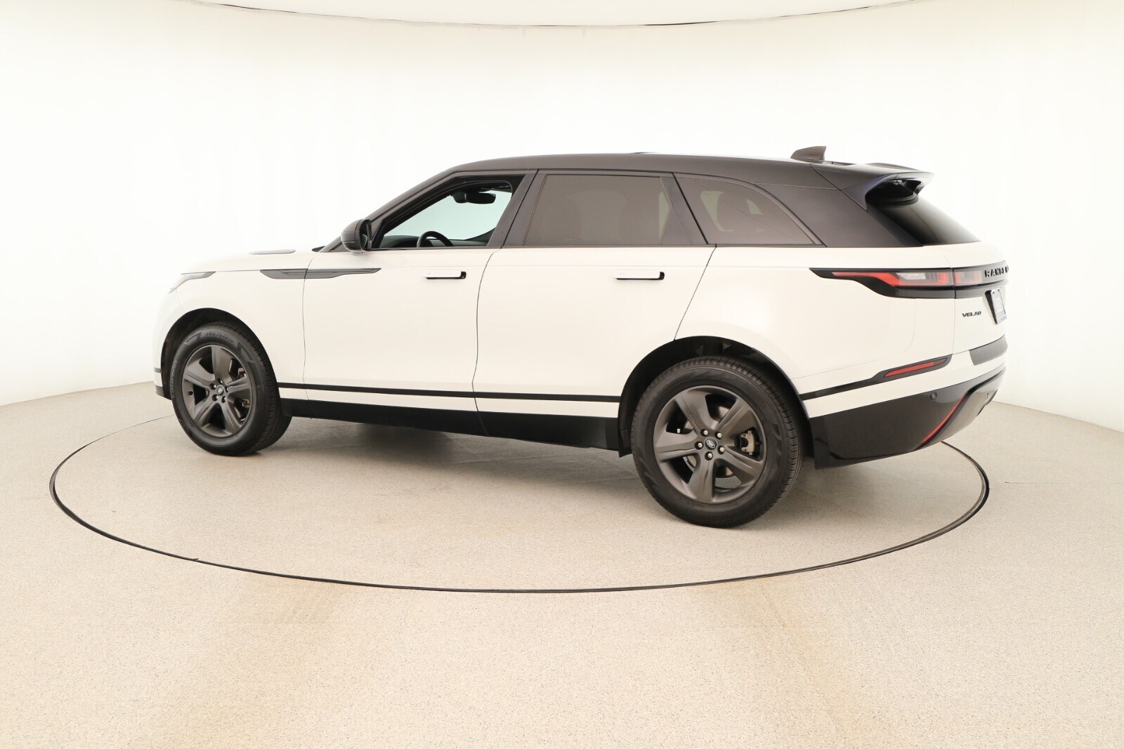 2022 Land Rover Range Rover Velar P250 R-Dynamic S photo 3