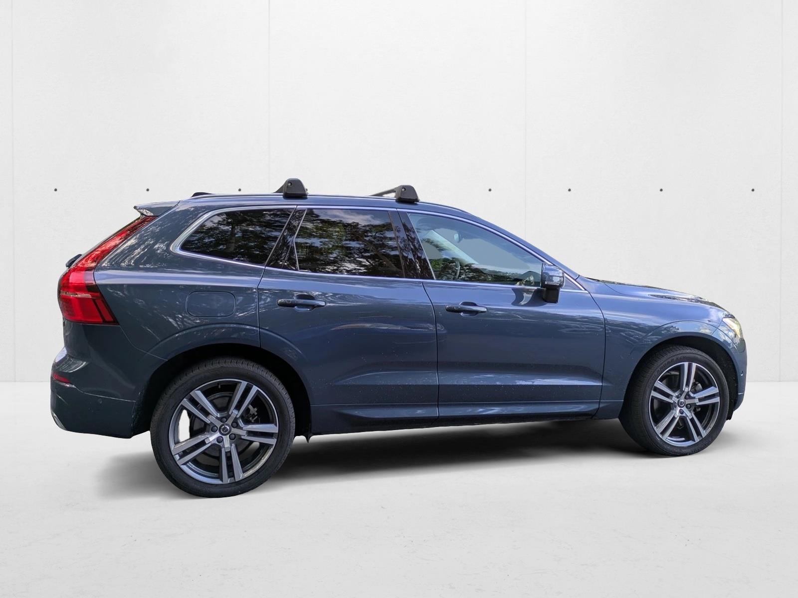 2019 Volvo XC60 Momentum photo 3