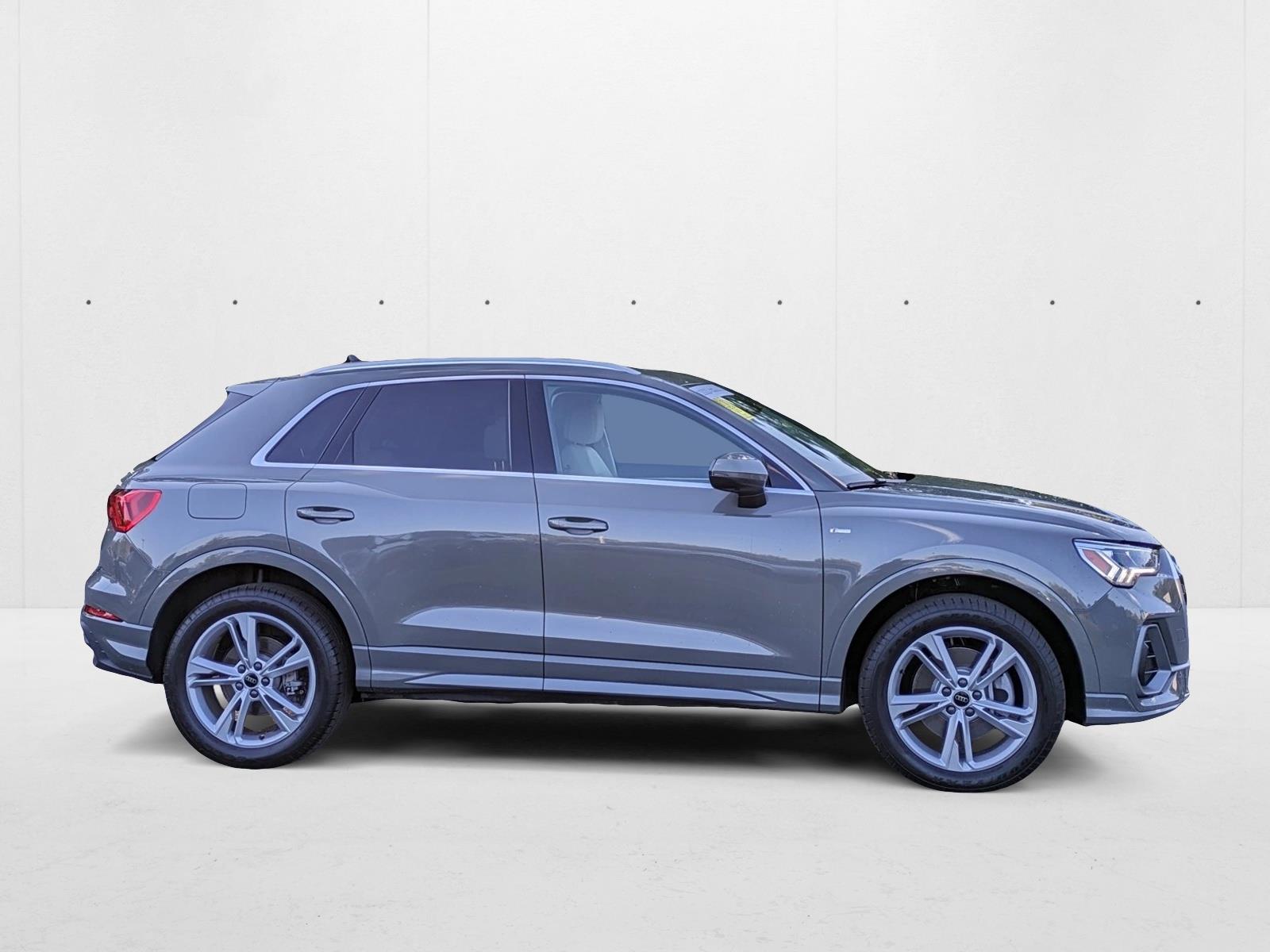 2024 Audi Q3 S line Premium Plus photo 3