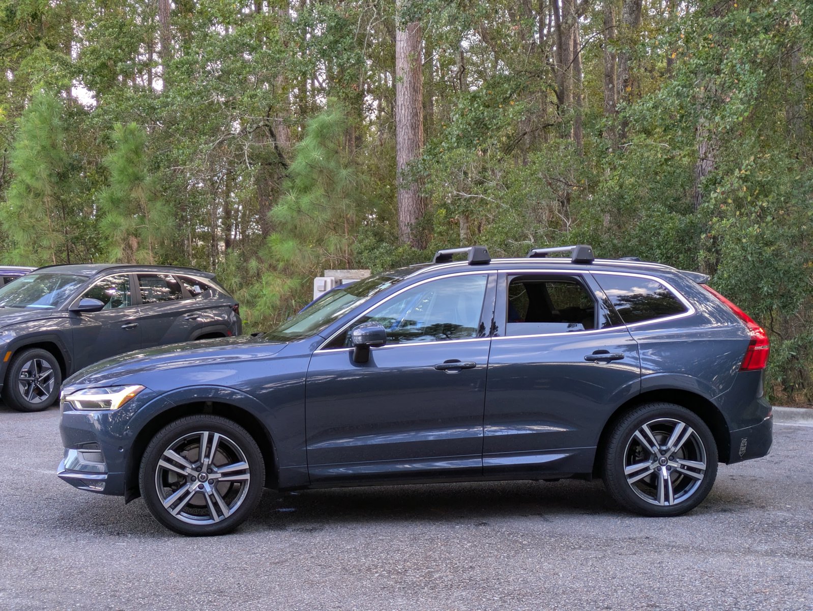 2019 Volvo XC60 Momentum photo 4