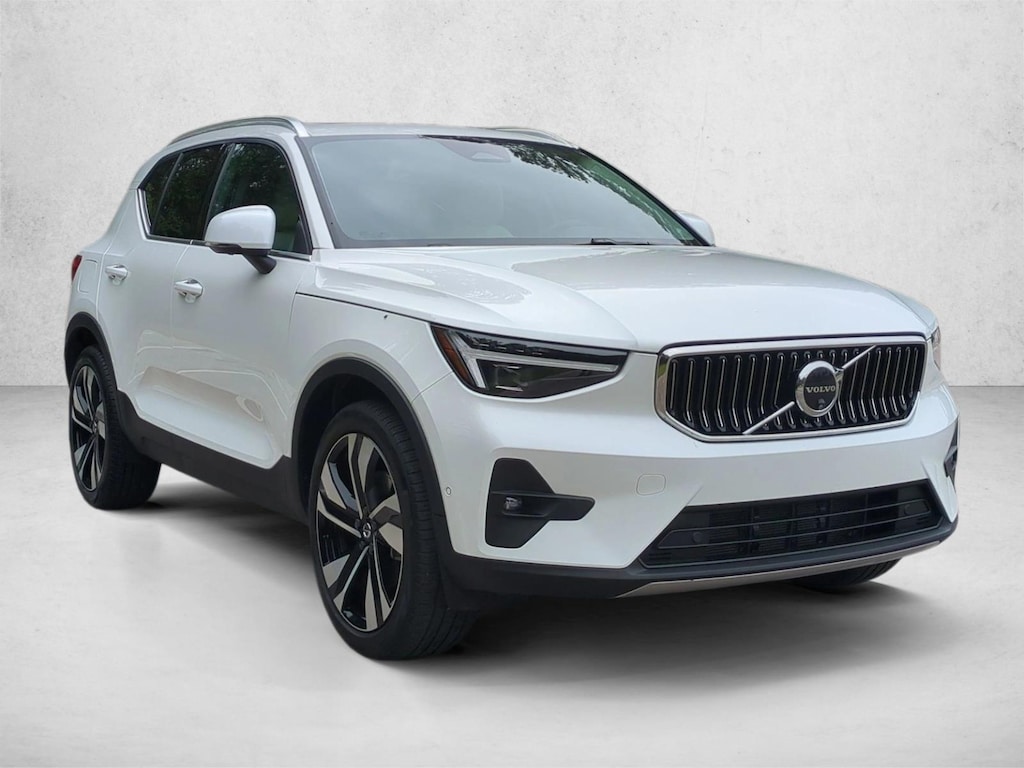 Used 2024 Volvo XC40 Plus Bright Theme Sport Utility