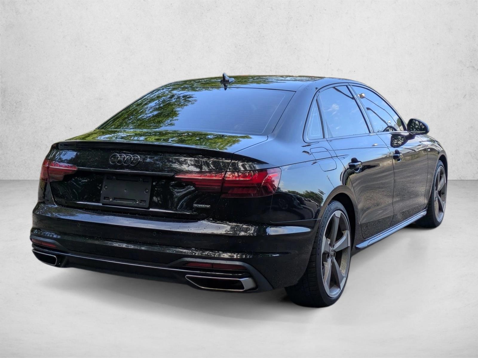 2022 Audi A4 S line Quattro Premium Plus photo 2