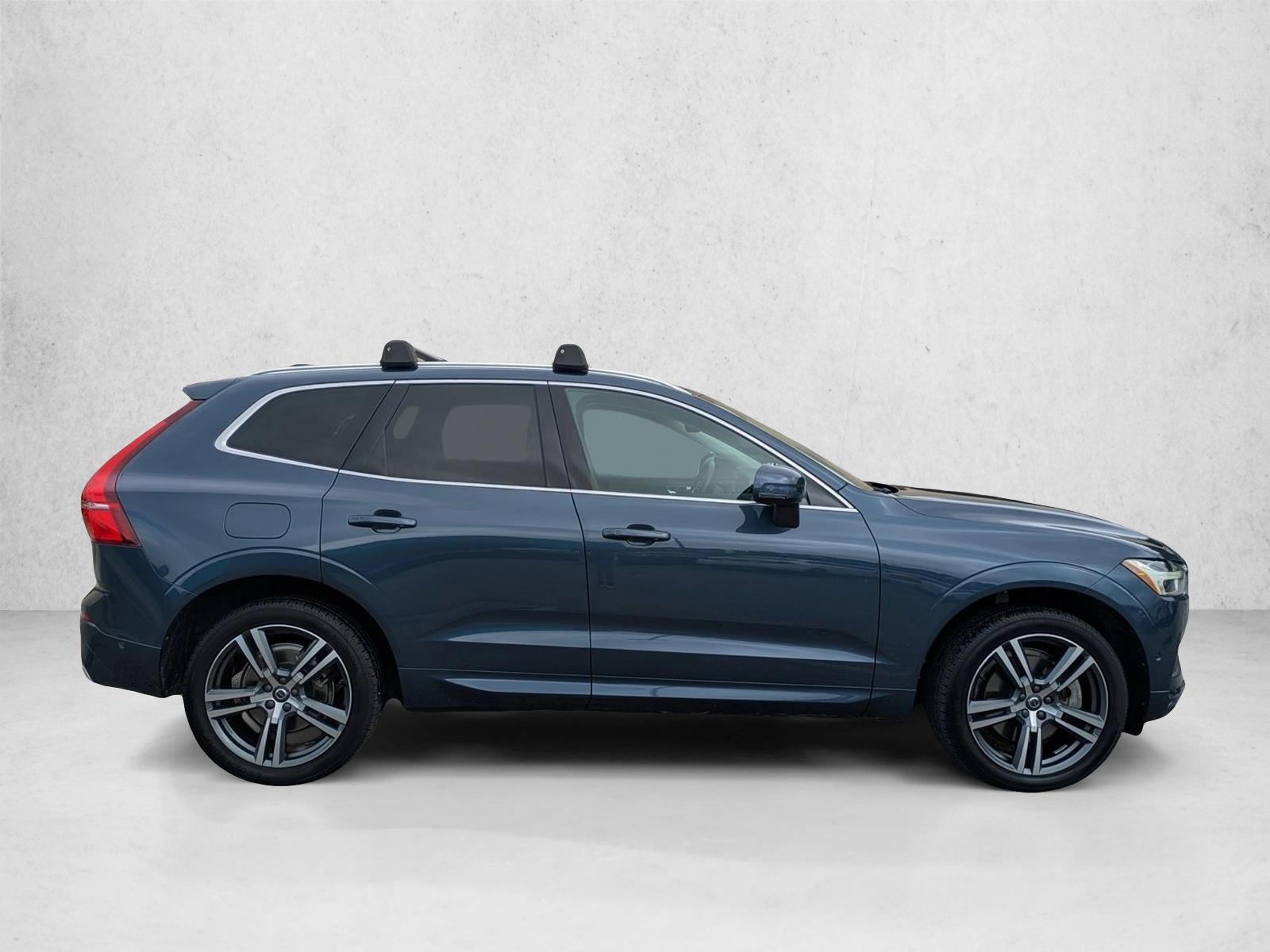 2019 Volvo XC60 Momentum photo 3