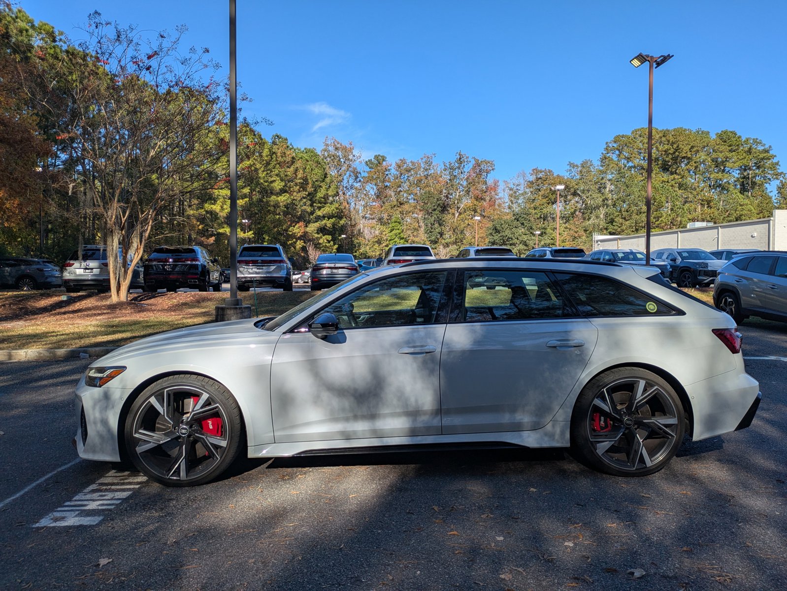 2022 Audi RS 6 Avant Base photo 3
