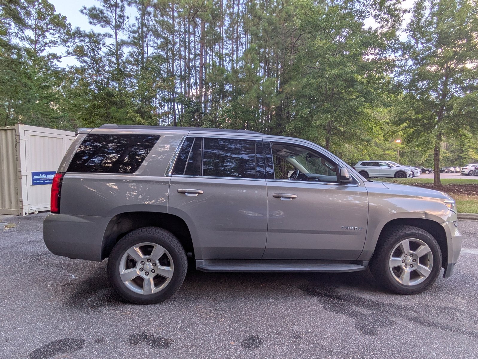 2017 Chevrolet Tahoe LS photo 2
