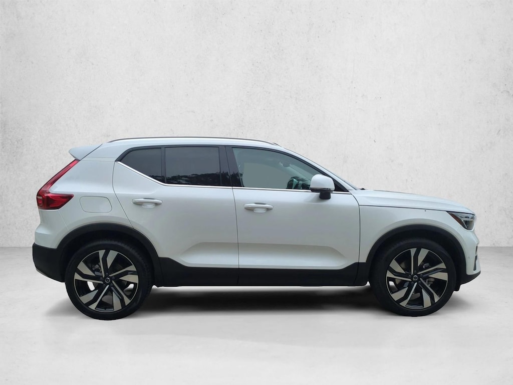 Used 2024 Volvo XC40 Plus Bright Theme Sport Utility