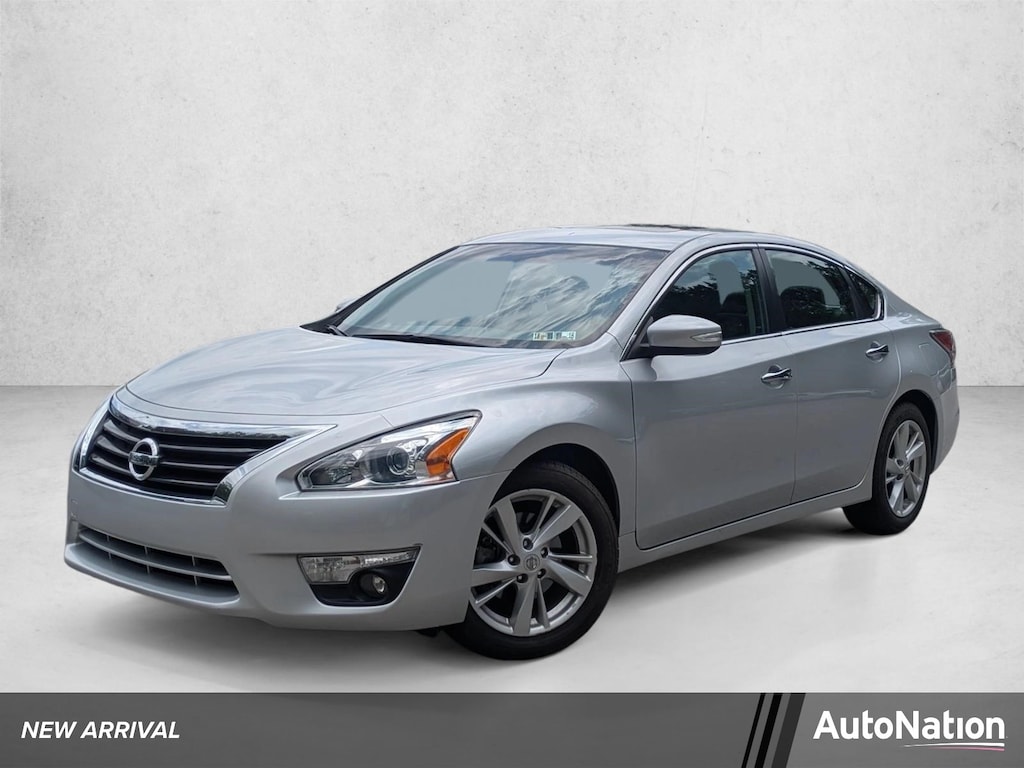 Used 2014 Nissan Altima 2.5 SV 4dr Car