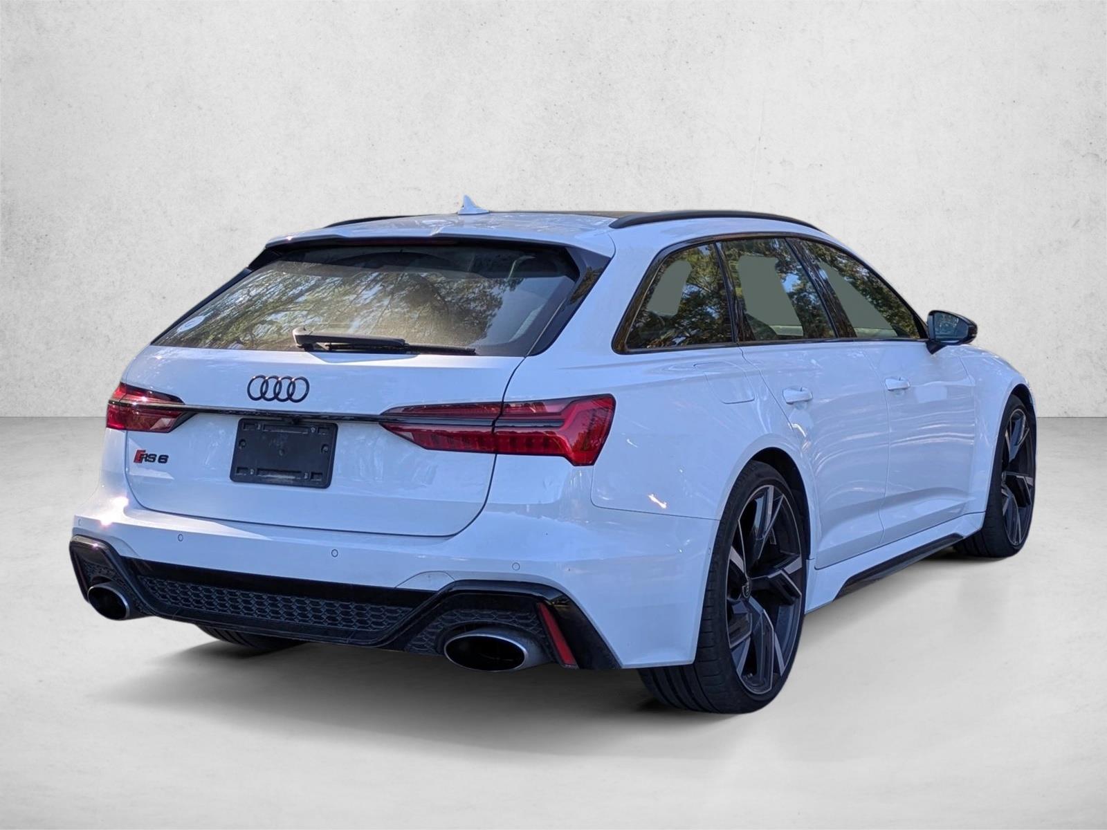 2022 Audi RS 6 Avant Base photo 2