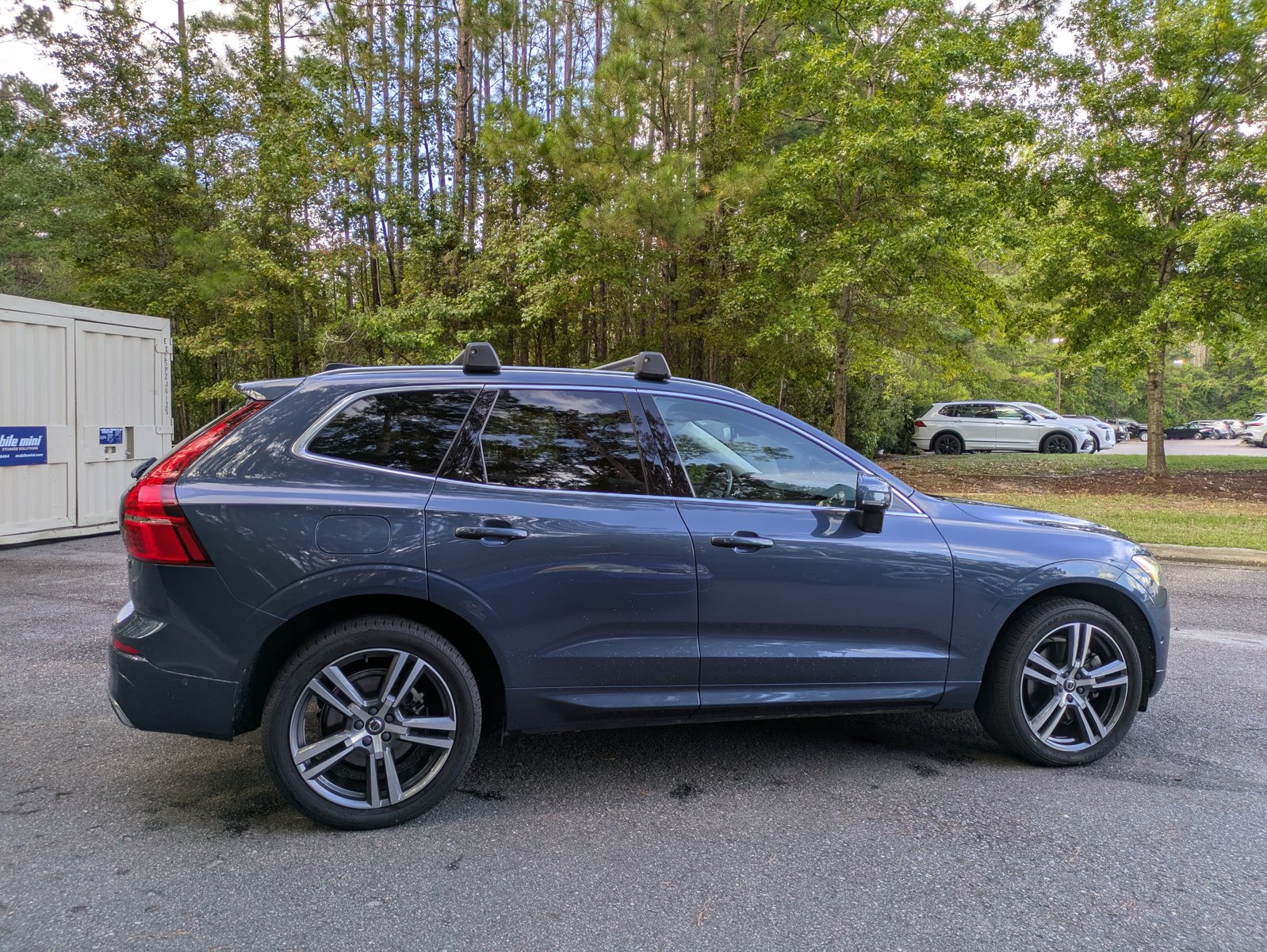 2019 Volvo XC60 Momentum photo 3