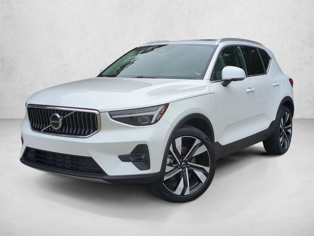 Used 2024 Volvo XC40 Plus Bright Theme Sport Utility