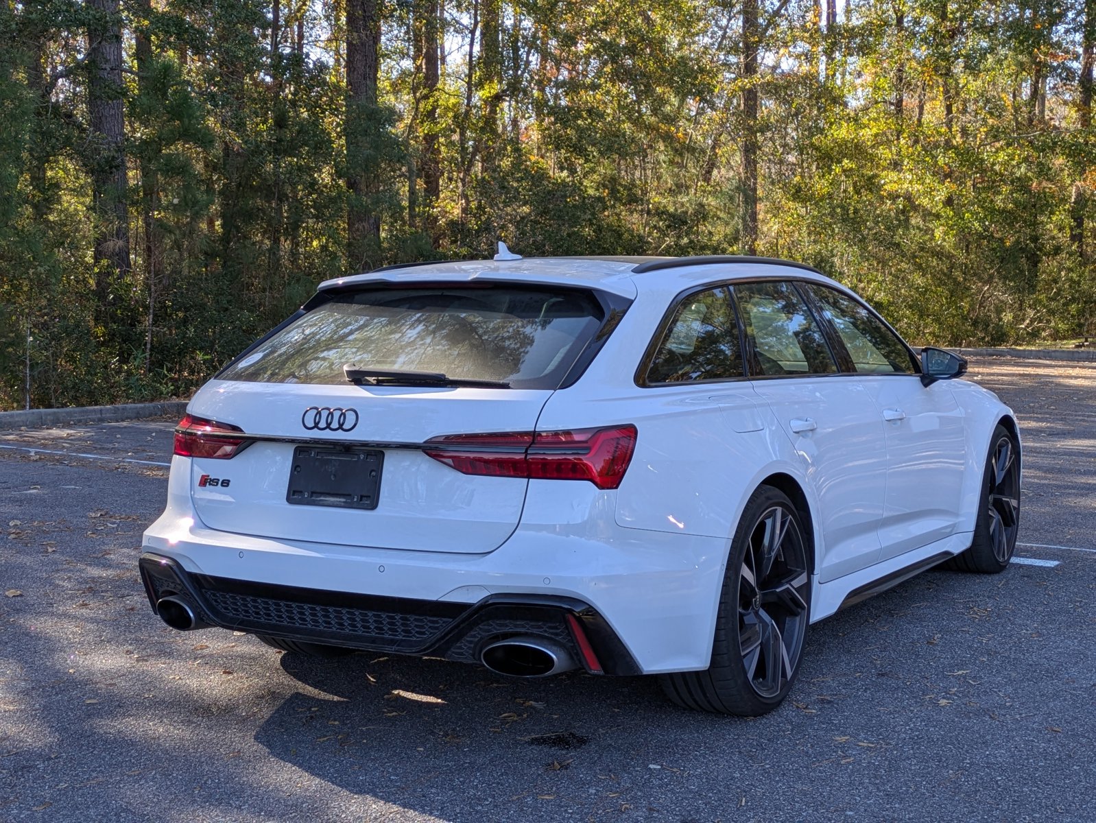 2022 Audi RS 6 Avant Base photo 2
