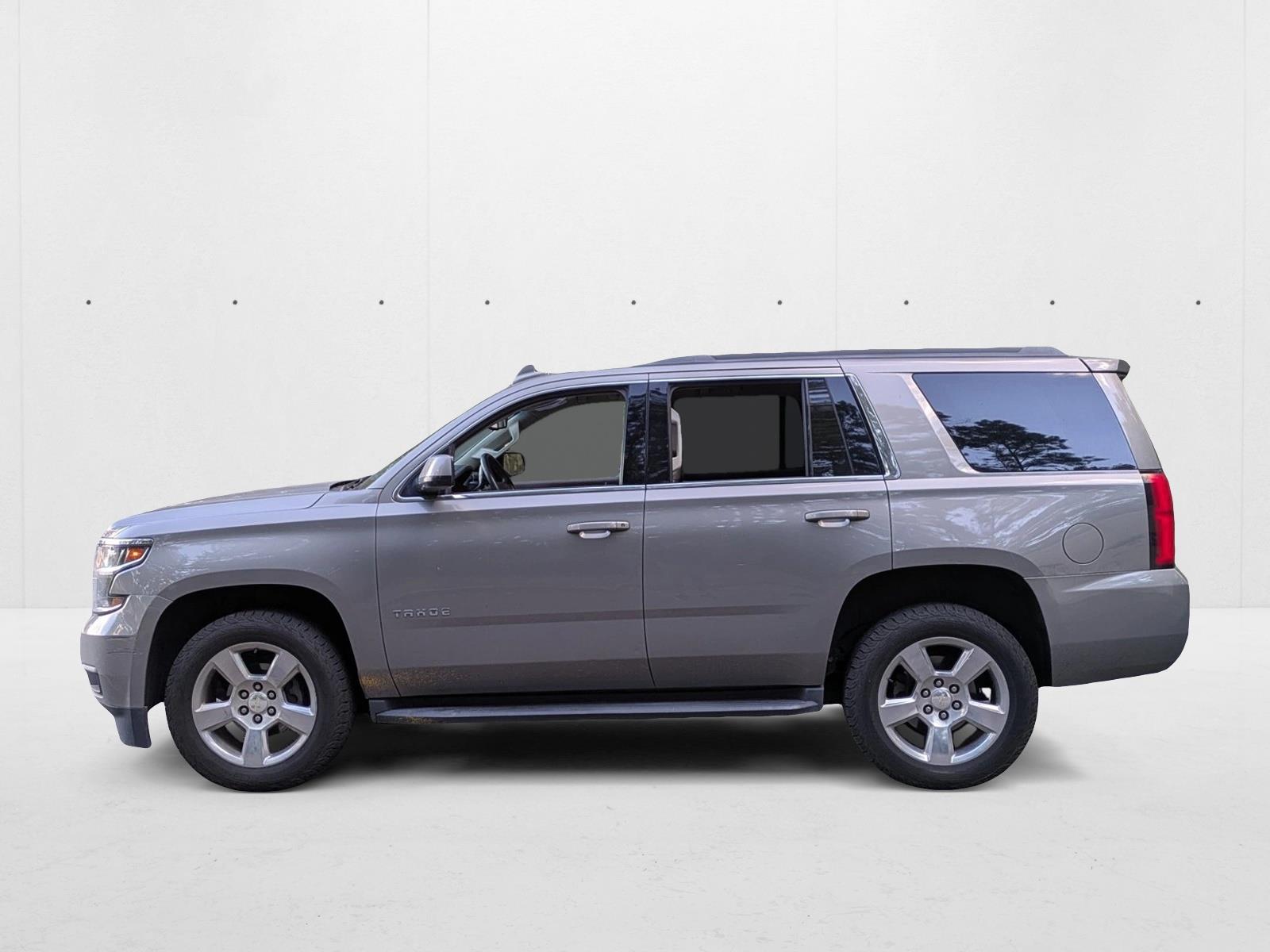 2017 Chevrolet Tahoe LS photo 2