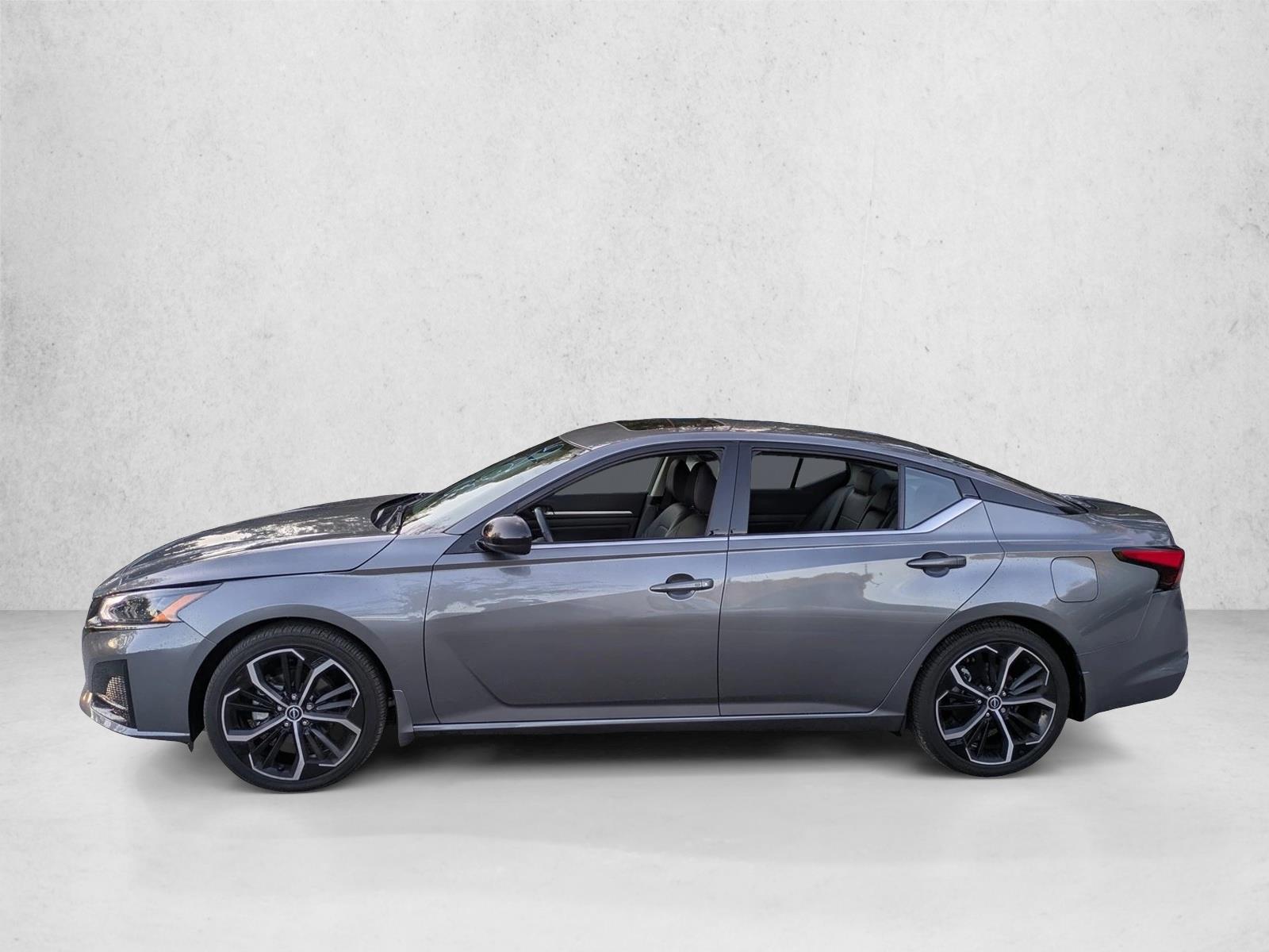 2024 Nissan Altima 2.5 SR photo 3