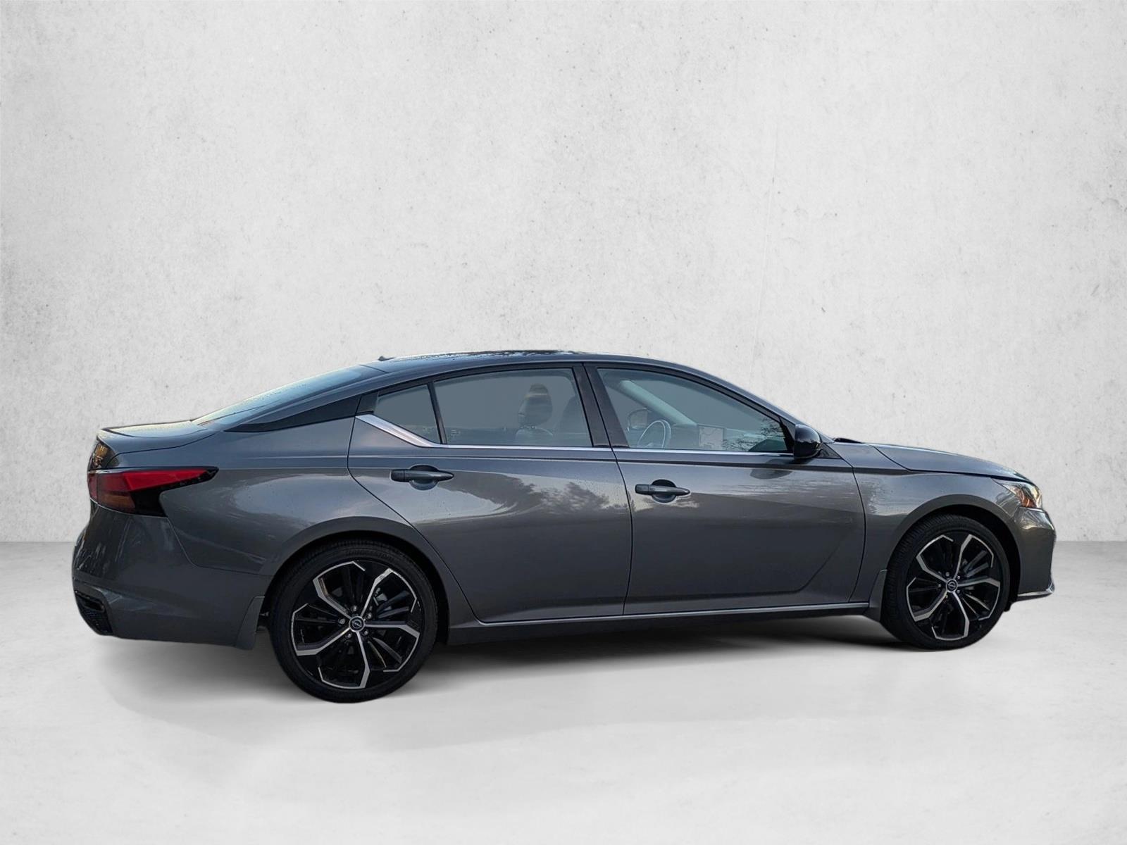 2024 Nissan Altima 2.5 SR photo 4
