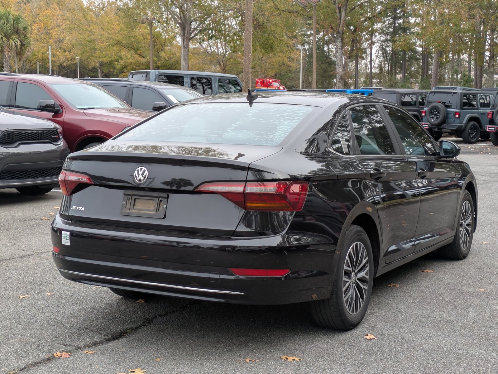 2019 Volkswagen Jetta SEL photo 2